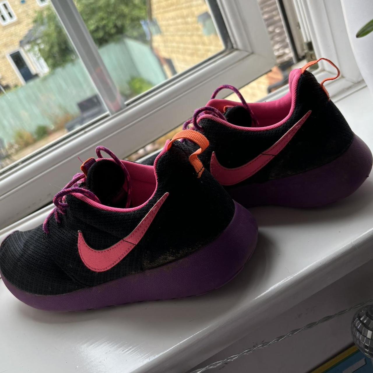 Ladies black and pink nike trainers best sale