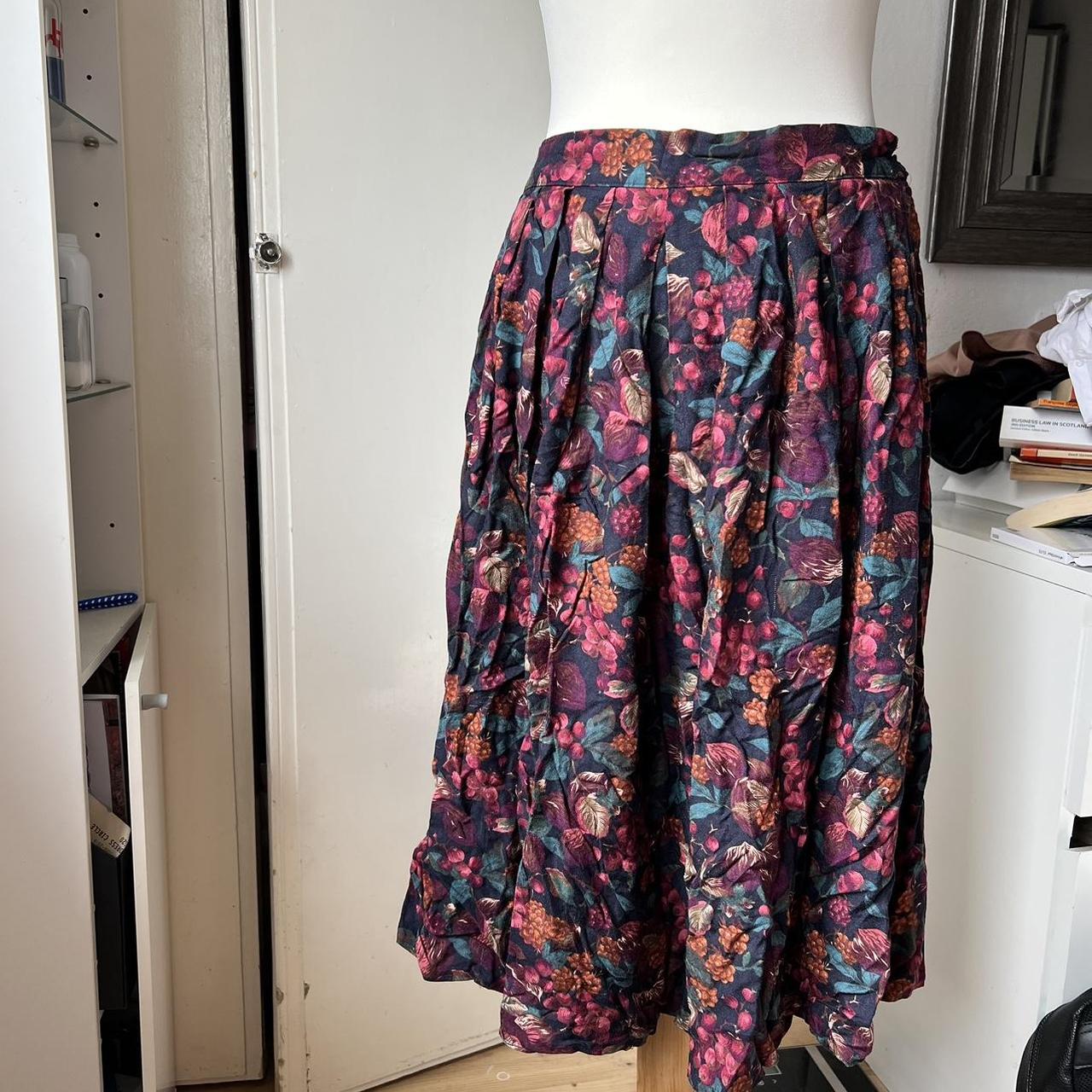 Mind blowing fruit and wine luxury vintage skirt.... - Depop