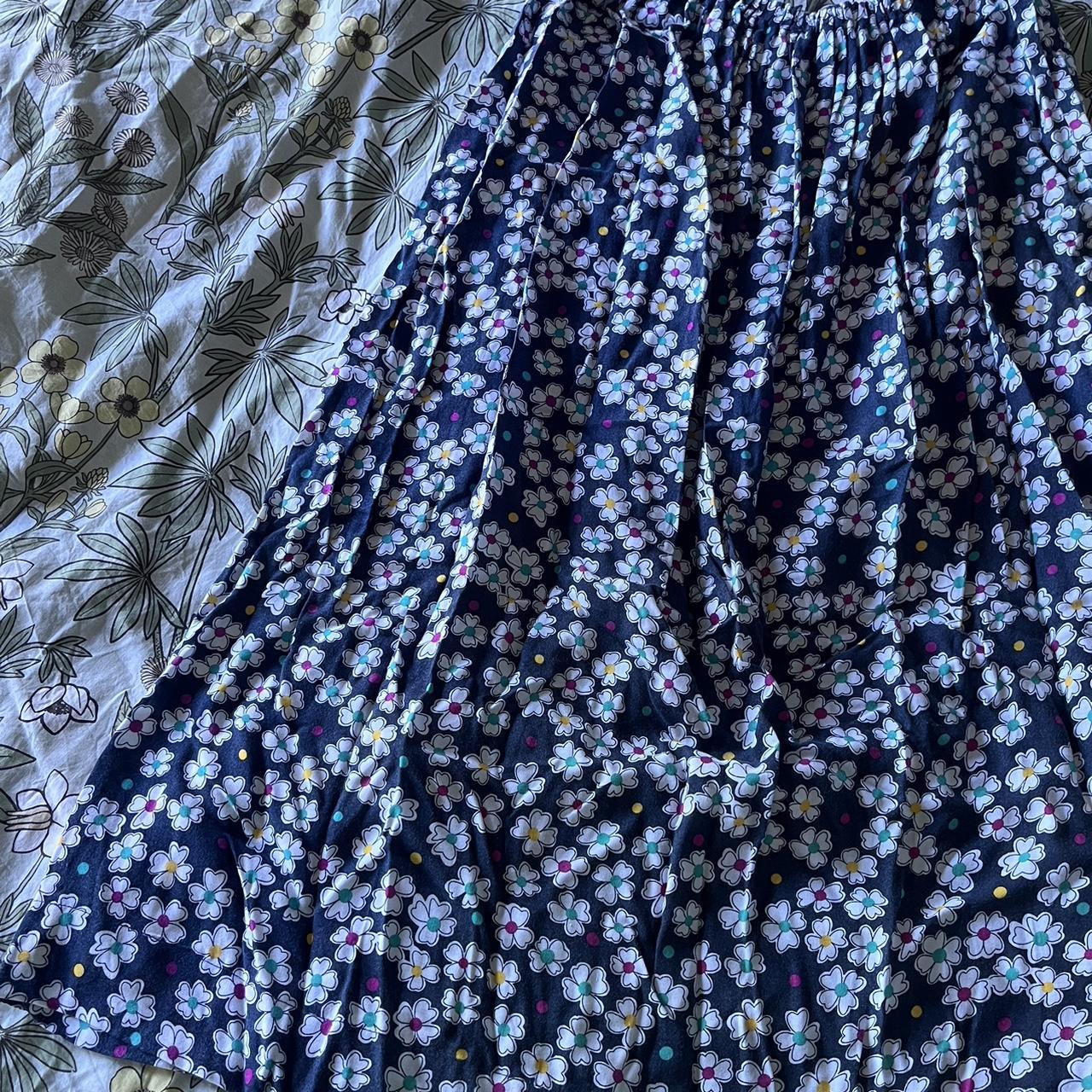 Reclaimed Vintage Women's White and Navy Skirt | Depop