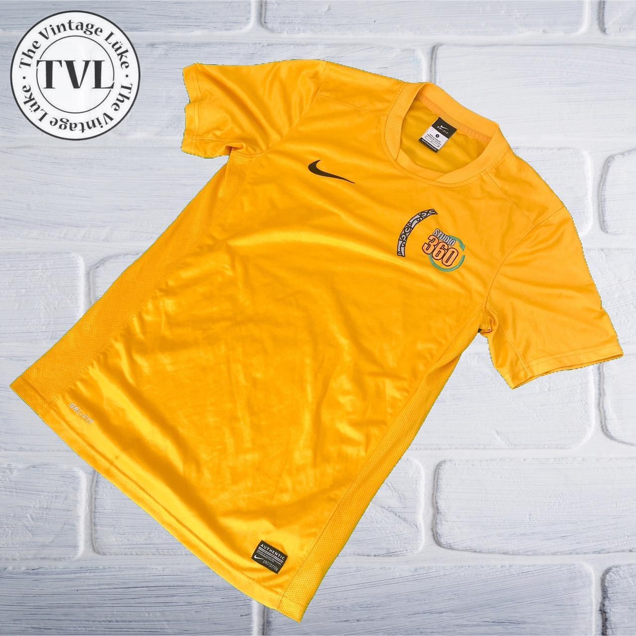mens yellow nike shirt