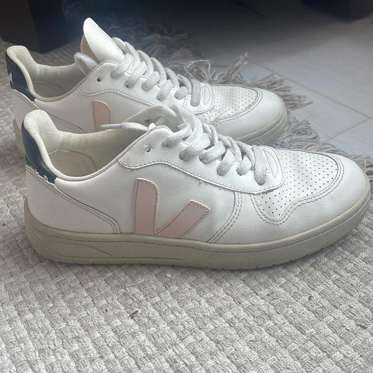 Veja Women's Trainers 