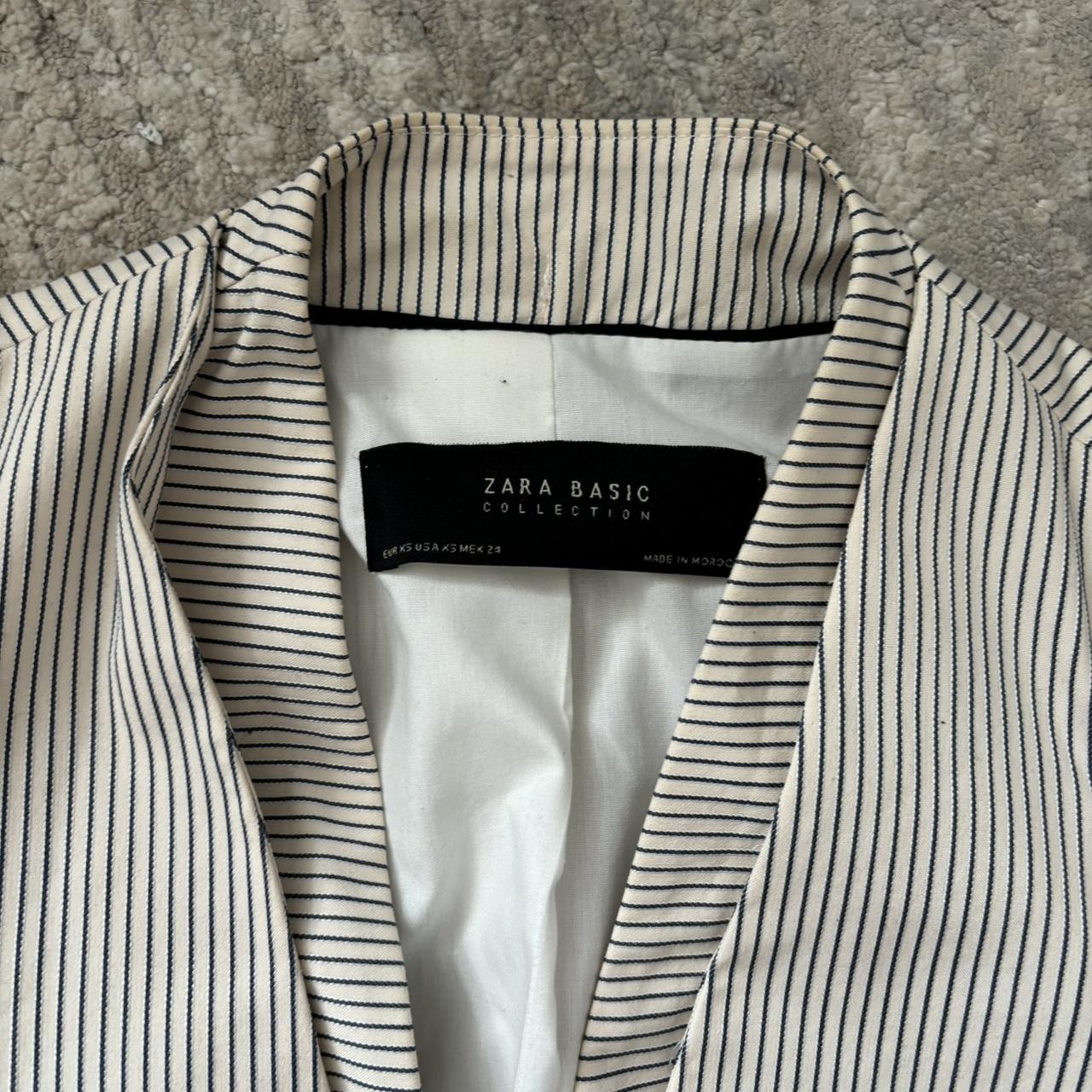 Striped white and bluish grey cropped blazer