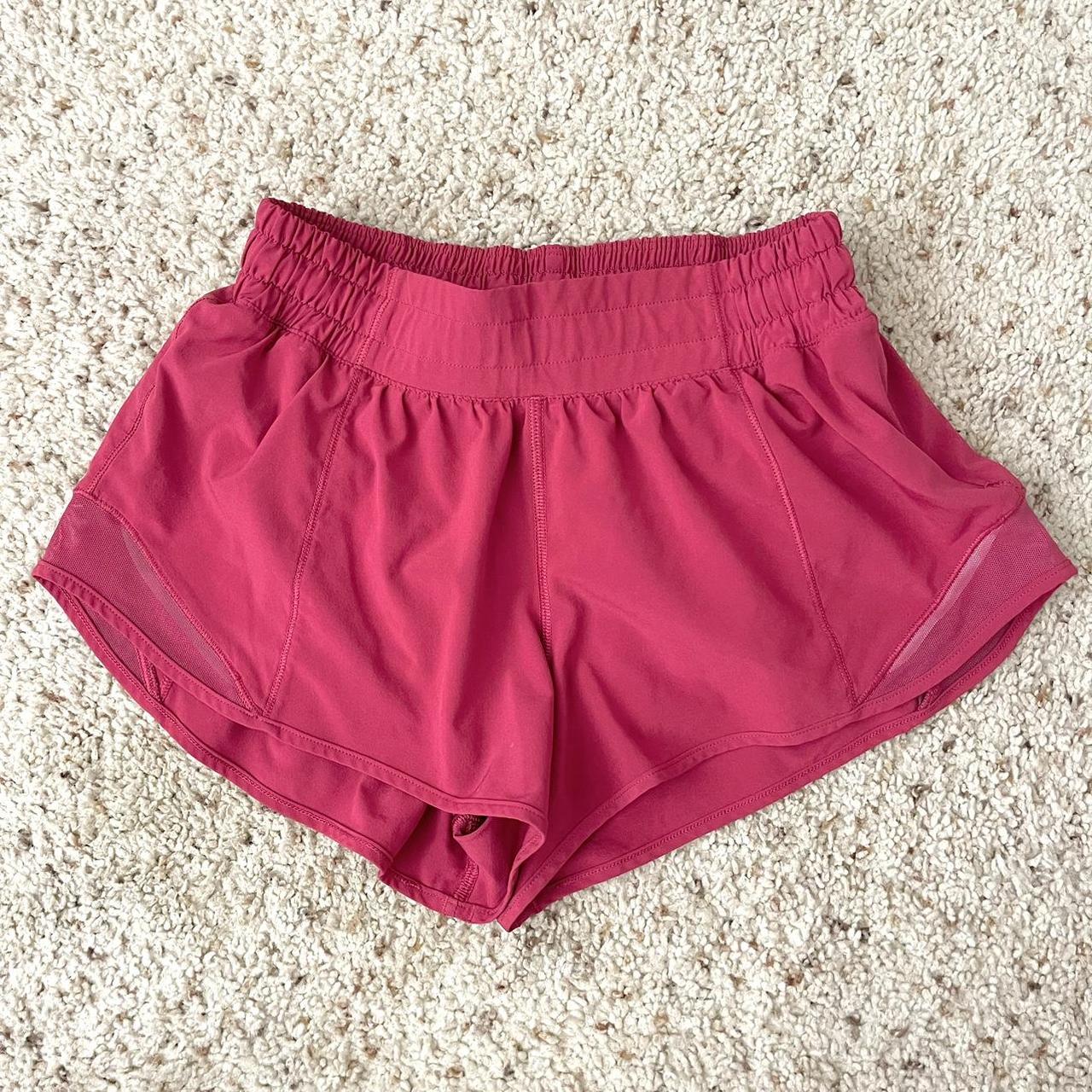 lululemon hotty hot shorts low rise 2.5” size 4 but... - Depop