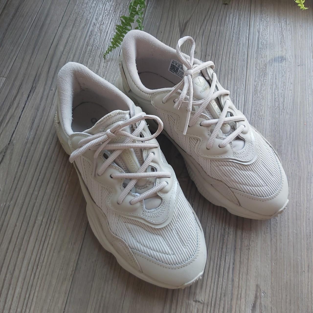 Adidas Women's Cream Trainers | Depop