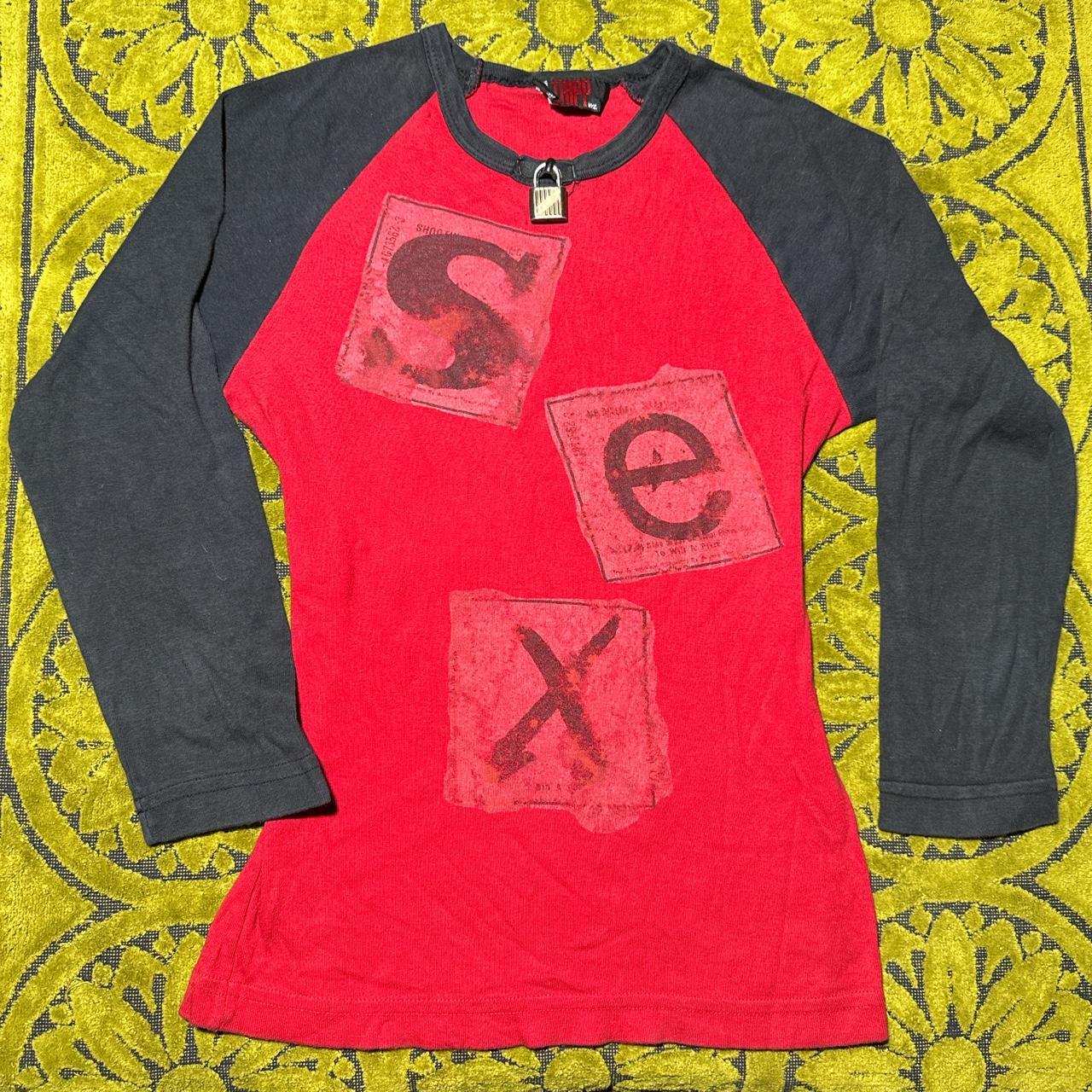 New women's Louis Vuitton red lips graphic tee. Red - Depop