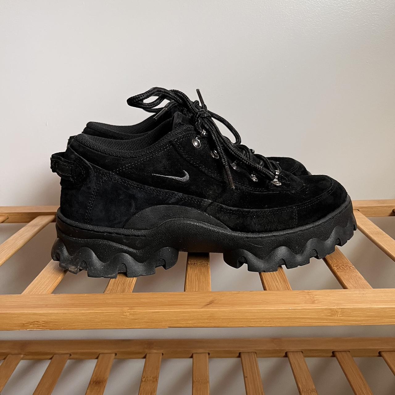 nike lahar low size 5