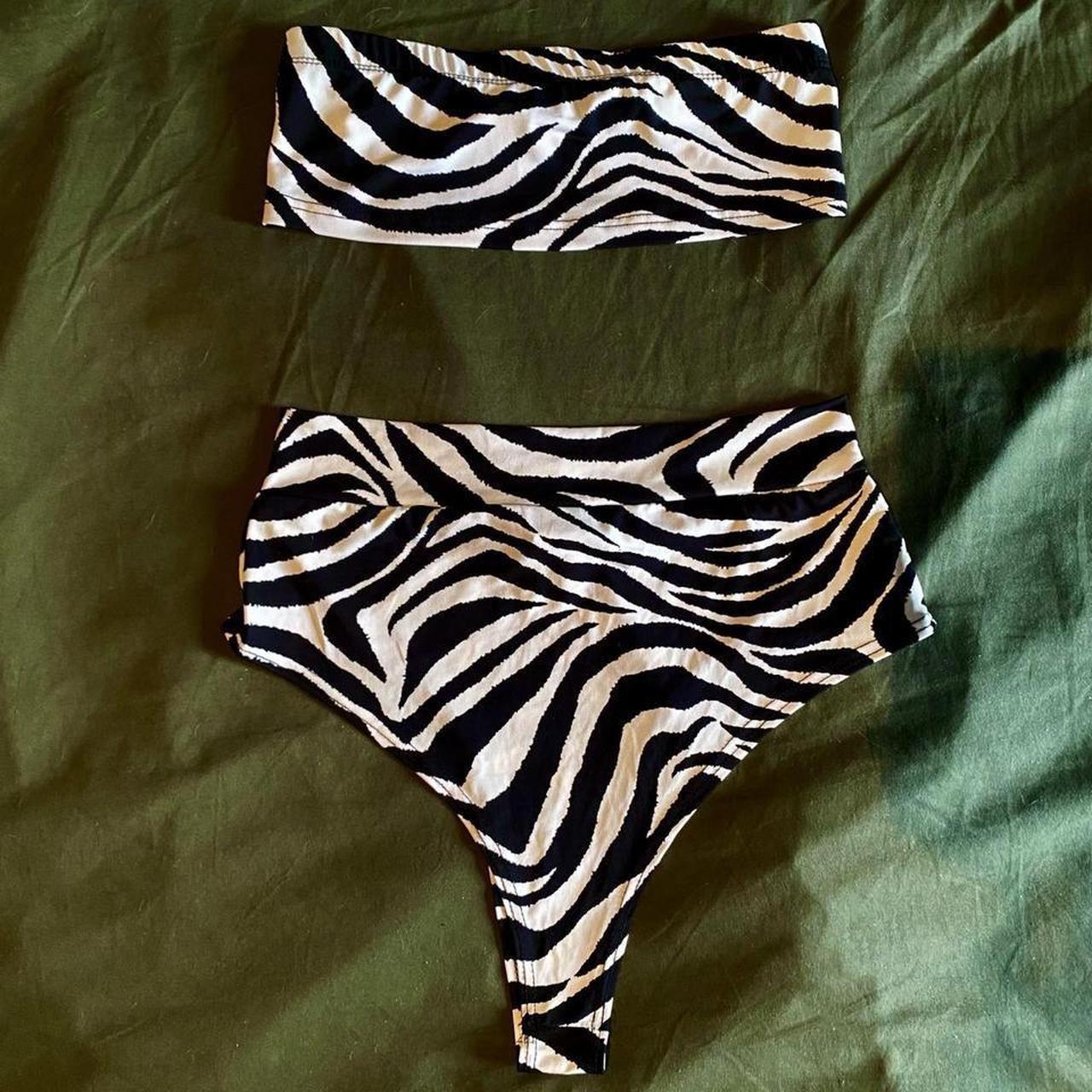 Iheartraves set top is size XL and bottoms are a - Depop