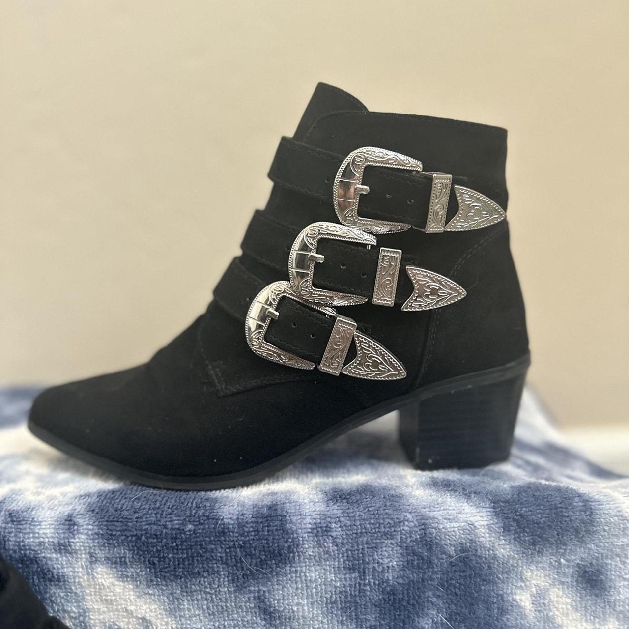 Forever 21 hotsell buckle boots