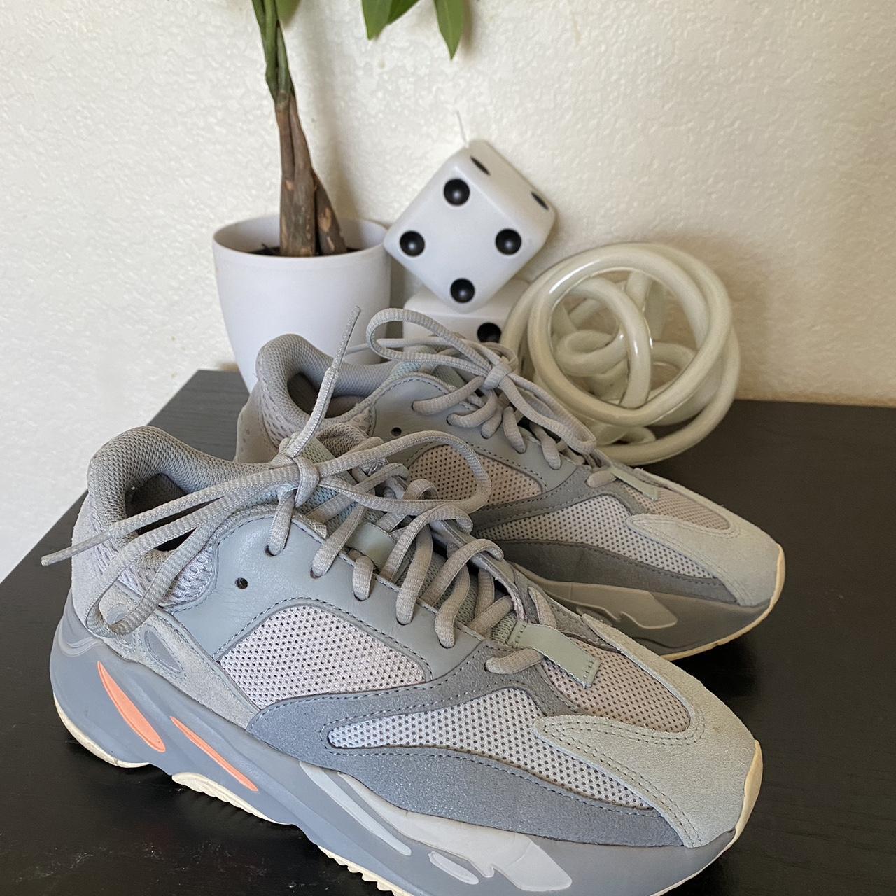 Yeezy inertia cheap orange laces