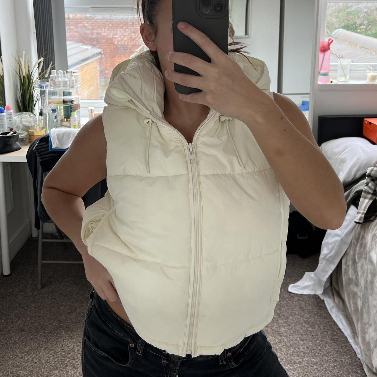 Zara Women's Cream Gilet Depop