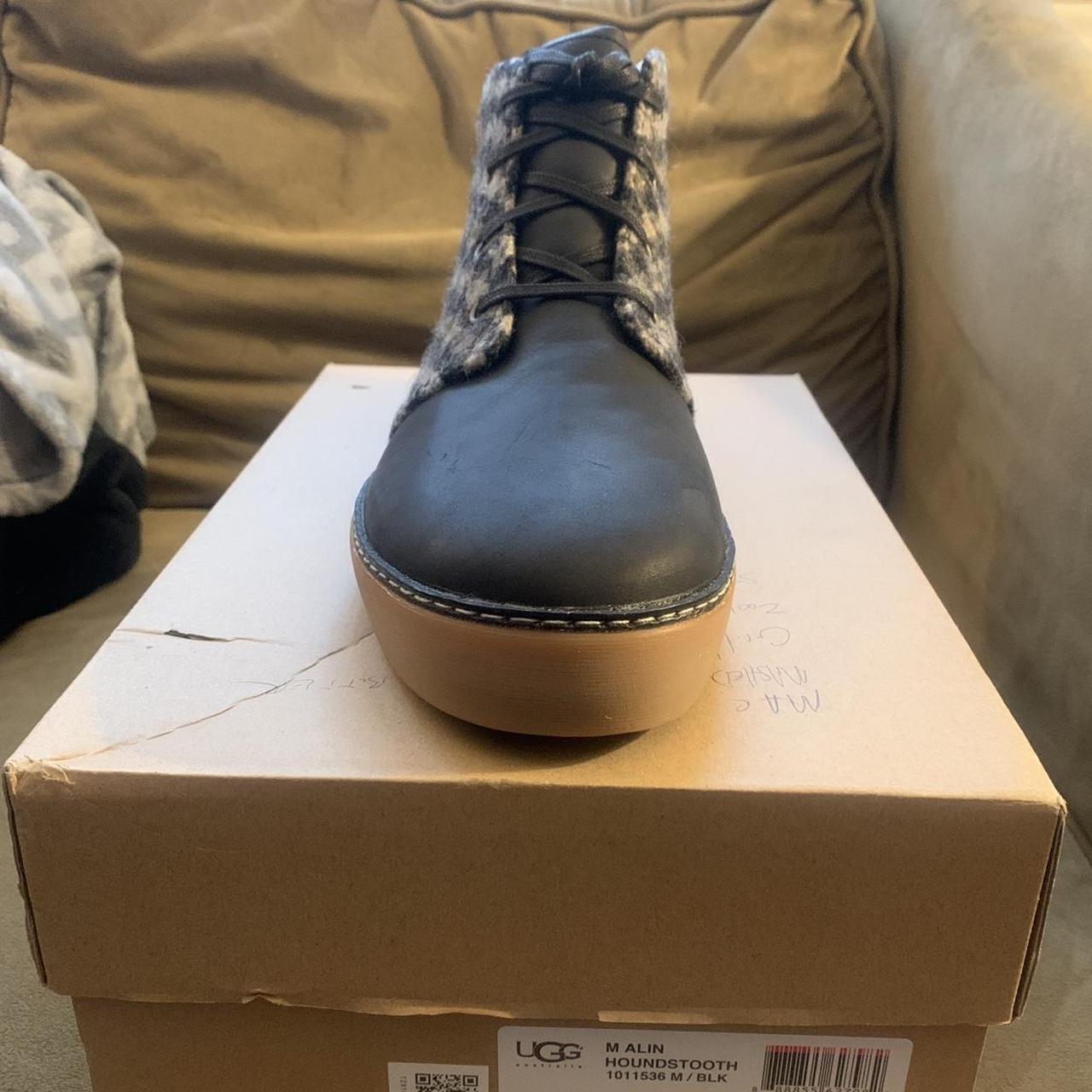 Size 11.5 Ugg M Alin high tops. Never worn, brand...