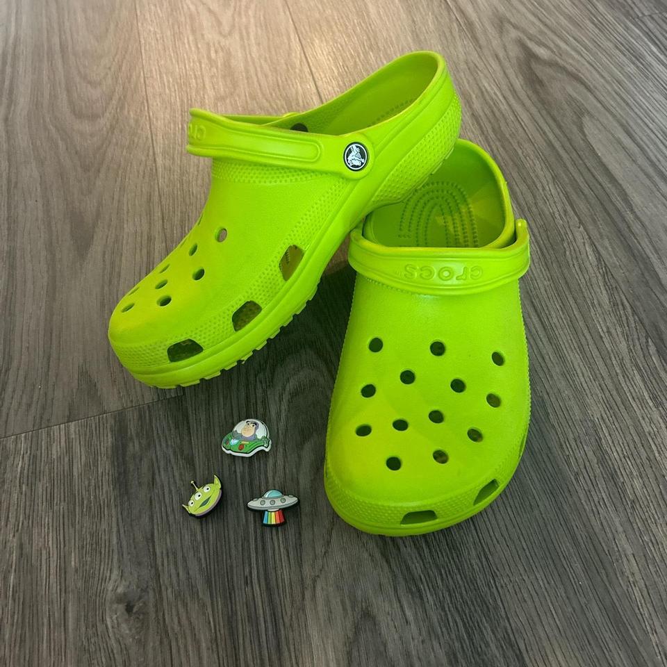 Neon deals green croc