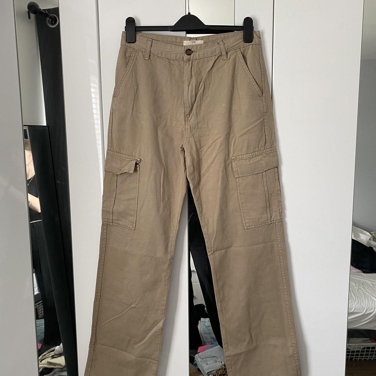 stradivarius cargos beige