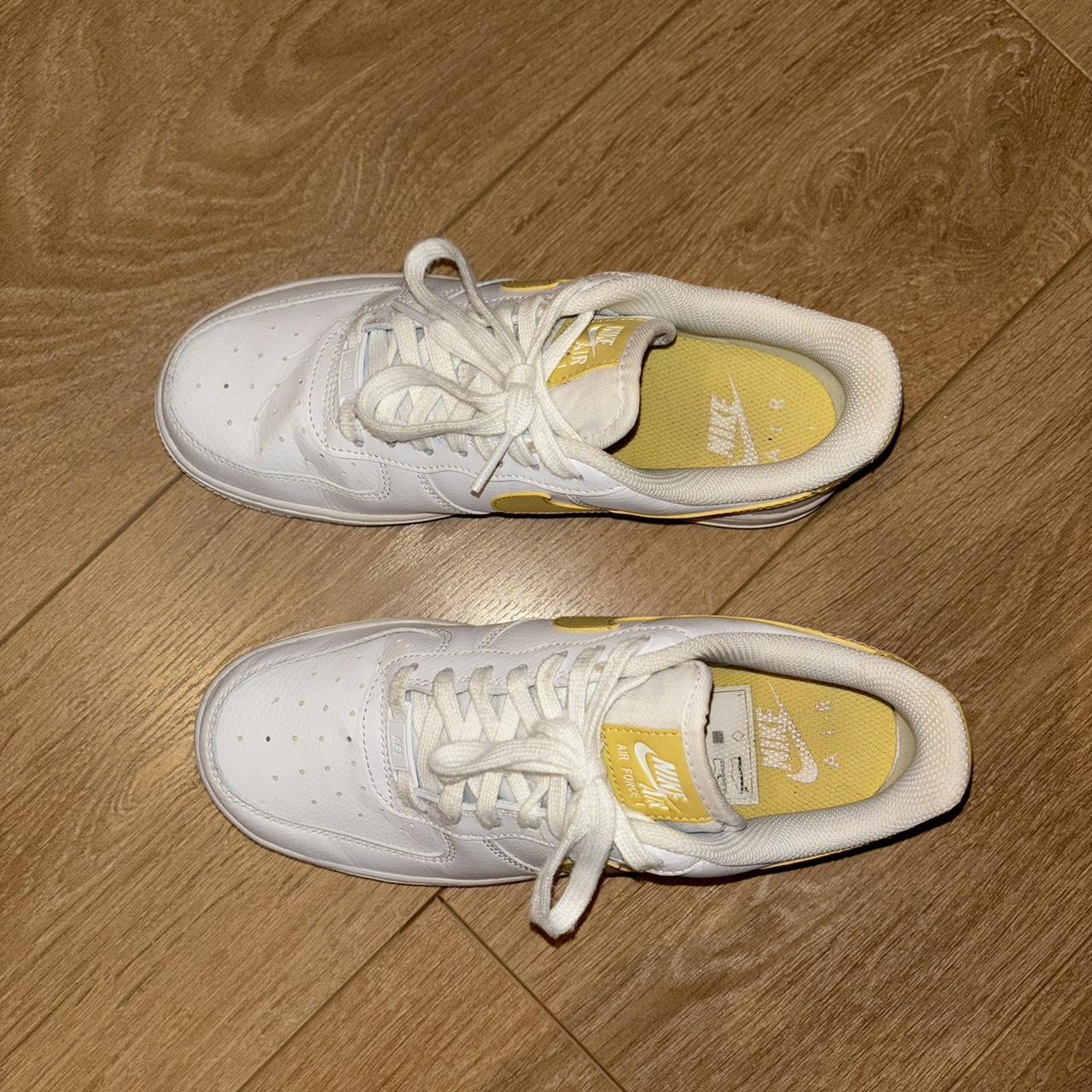 nike air force 1 junior yellow tick