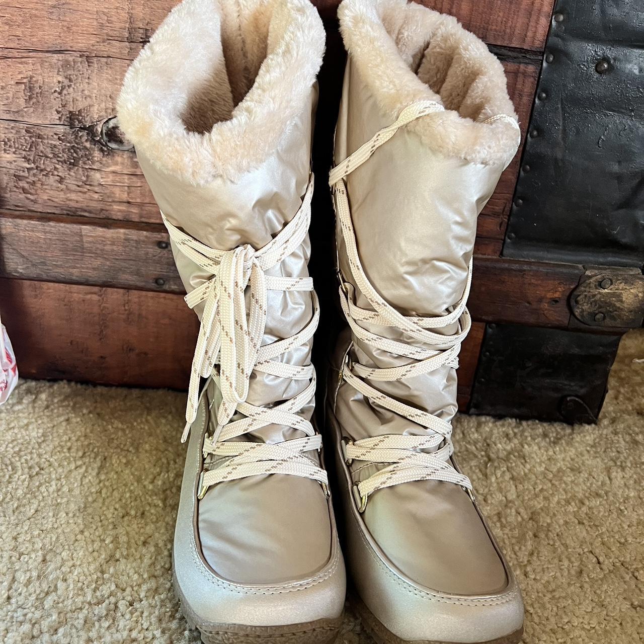 Cream and silver snow boots with faux fur lining Depop