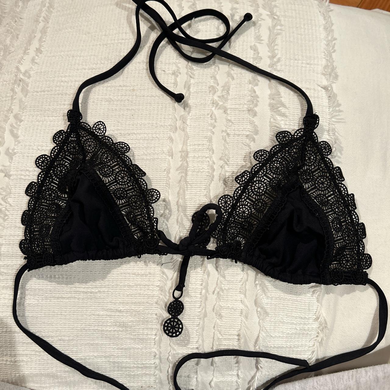 black bikini top! too small for me worn - Depop