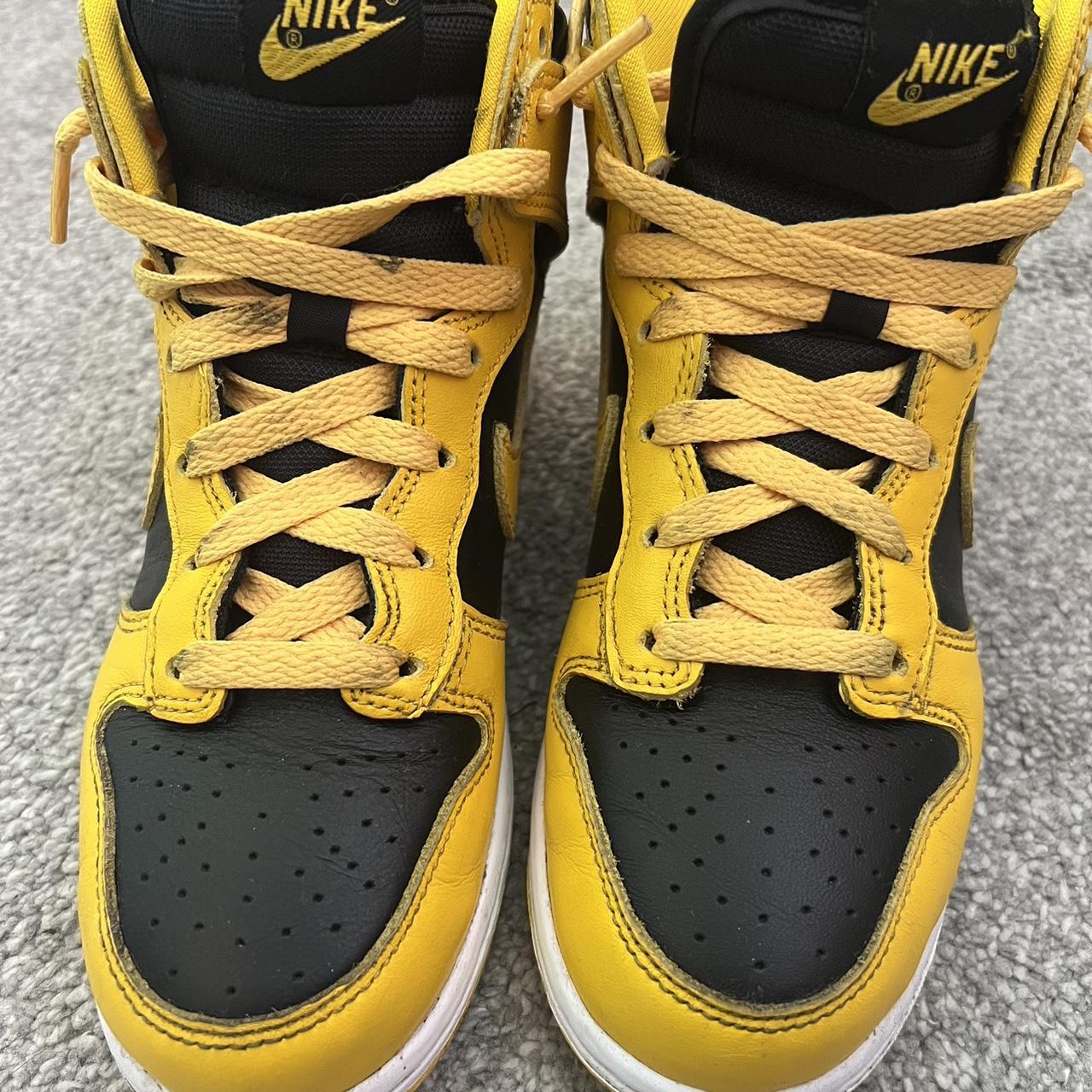 dunk yellow and black