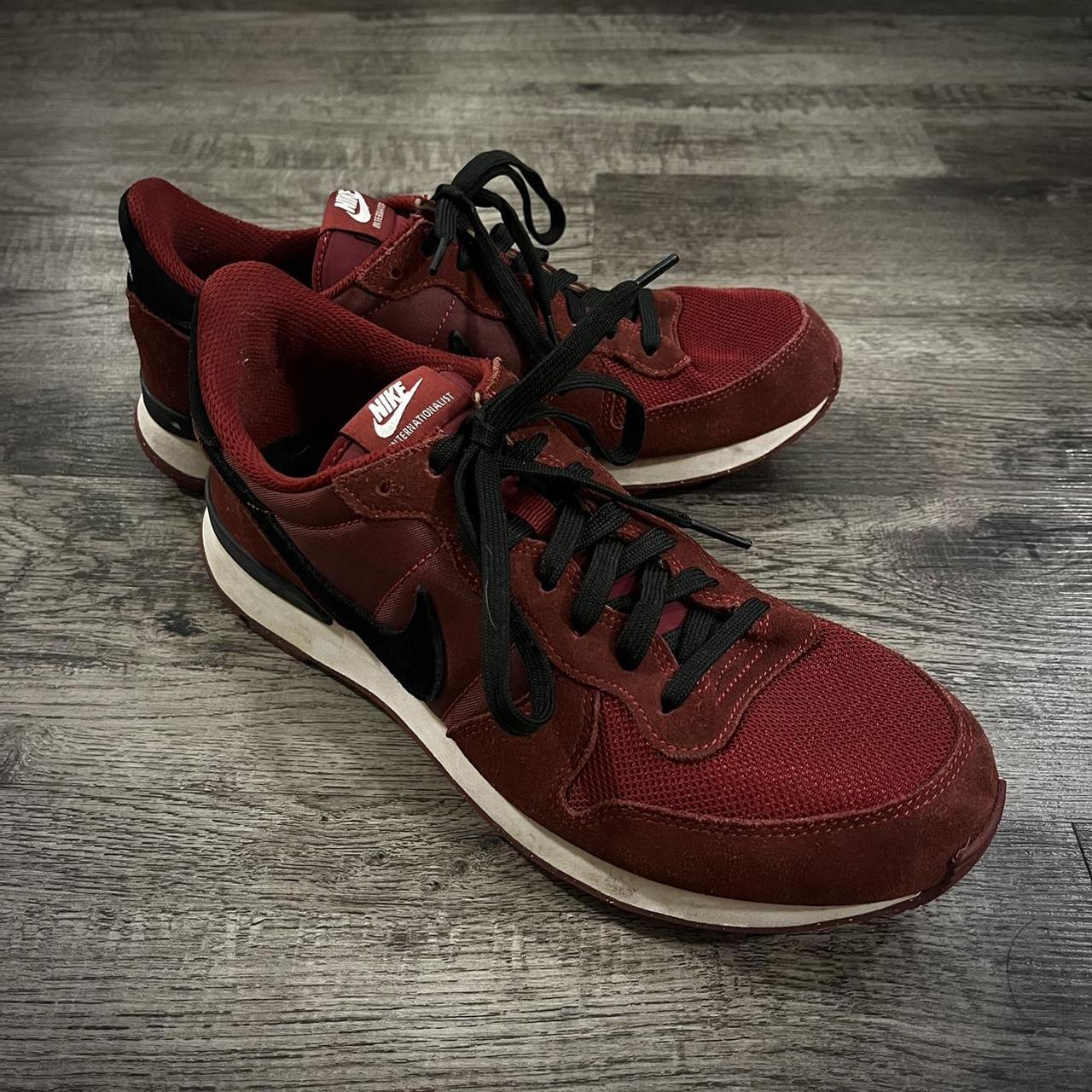 mens nike burgundy trainers