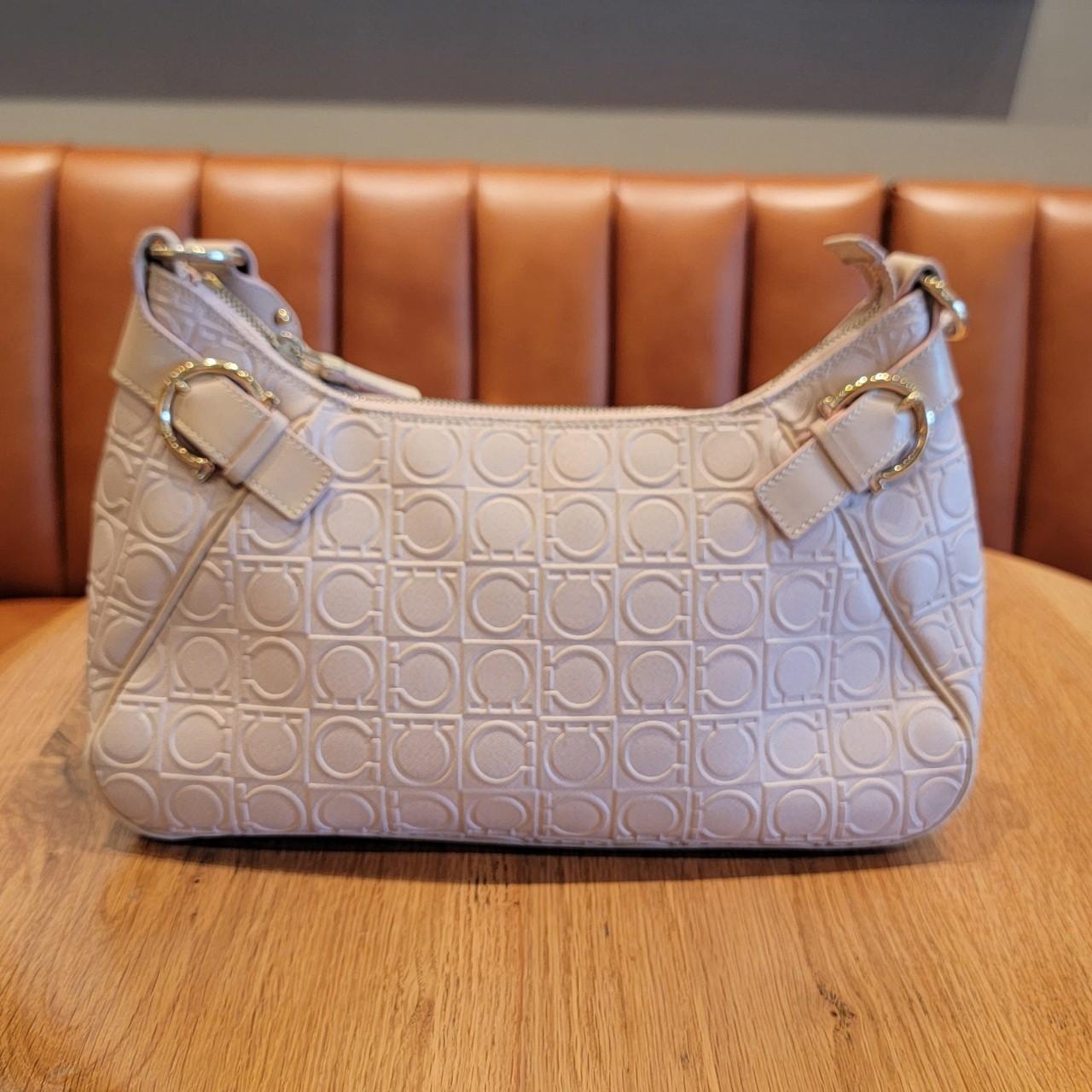 【数量は多】 Salvatore Y2K VINTAGE Ferragamo Depop | bag shoulder Gancini バッグ