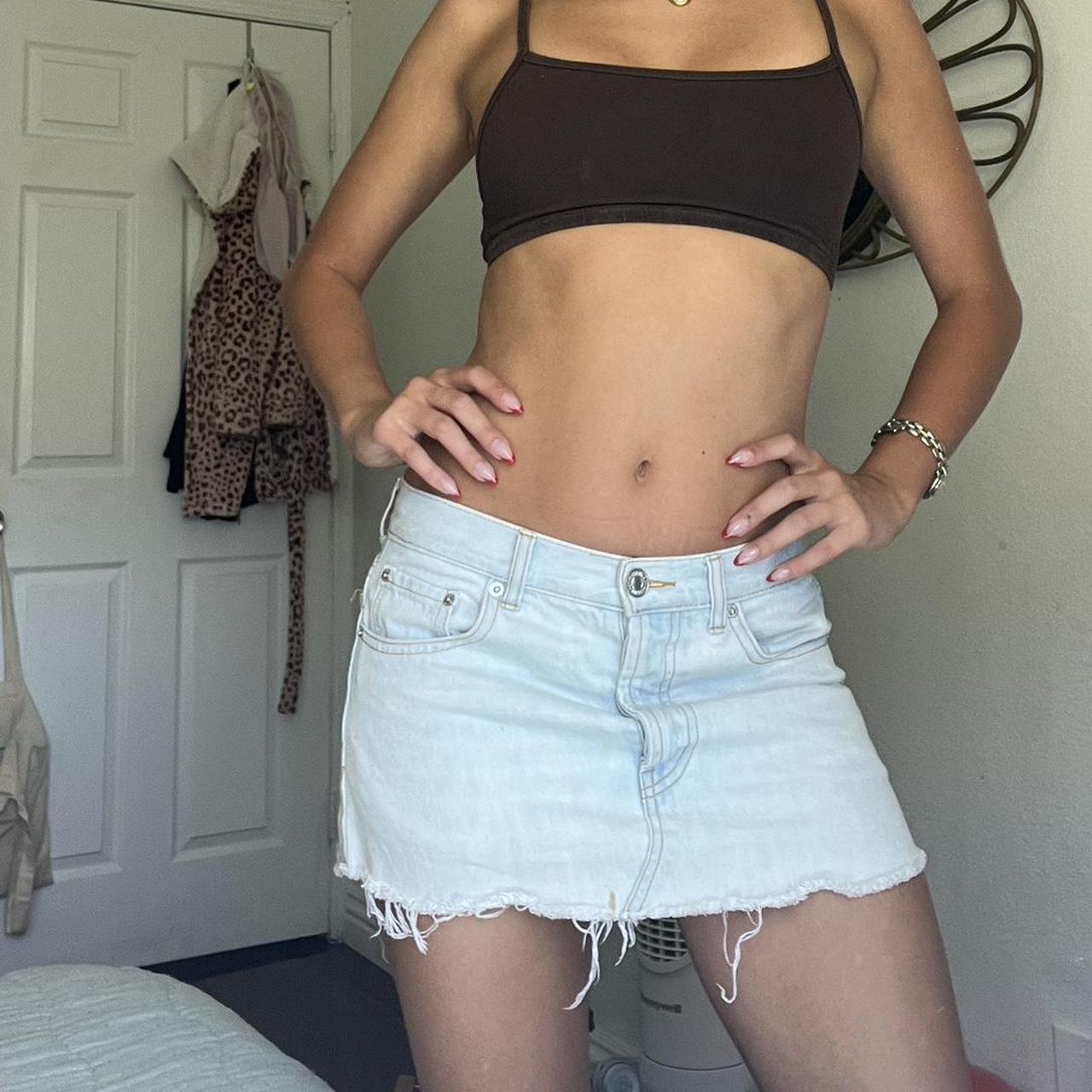 Light wash blue denim mini skirt ✨🦢