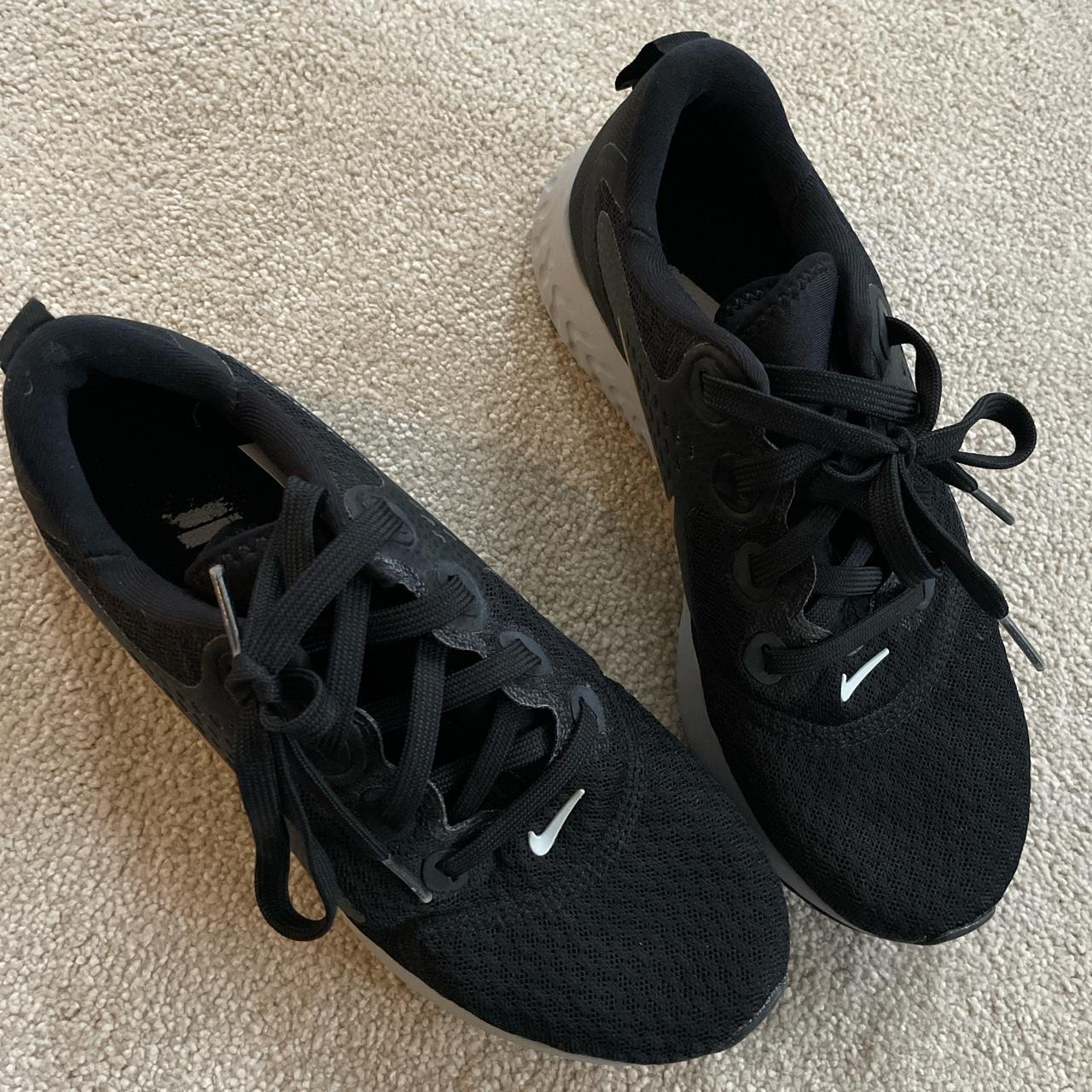 nike runners gold tick