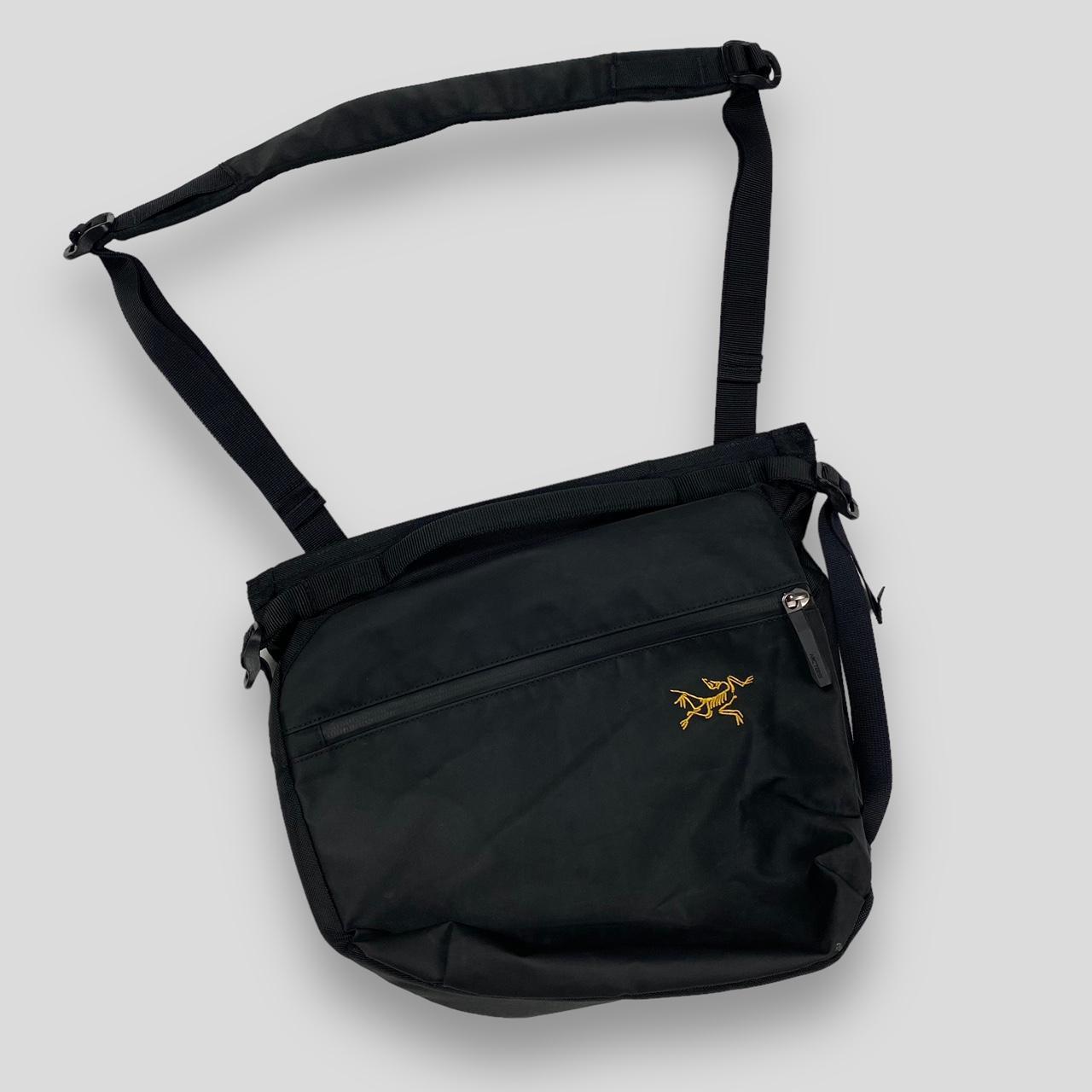 Arcteryx Arro 8L Messenger Sling Bag, •...