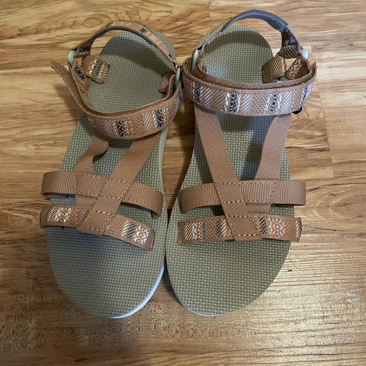 teva sandals women size 10