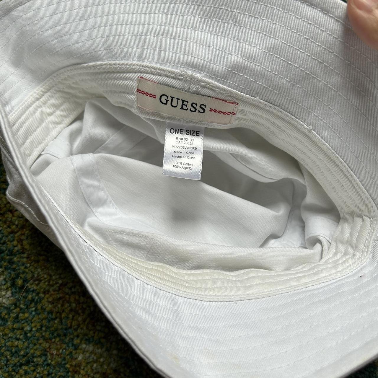 white guess bucket hat 🤠 only worn once so no flaws... Depop