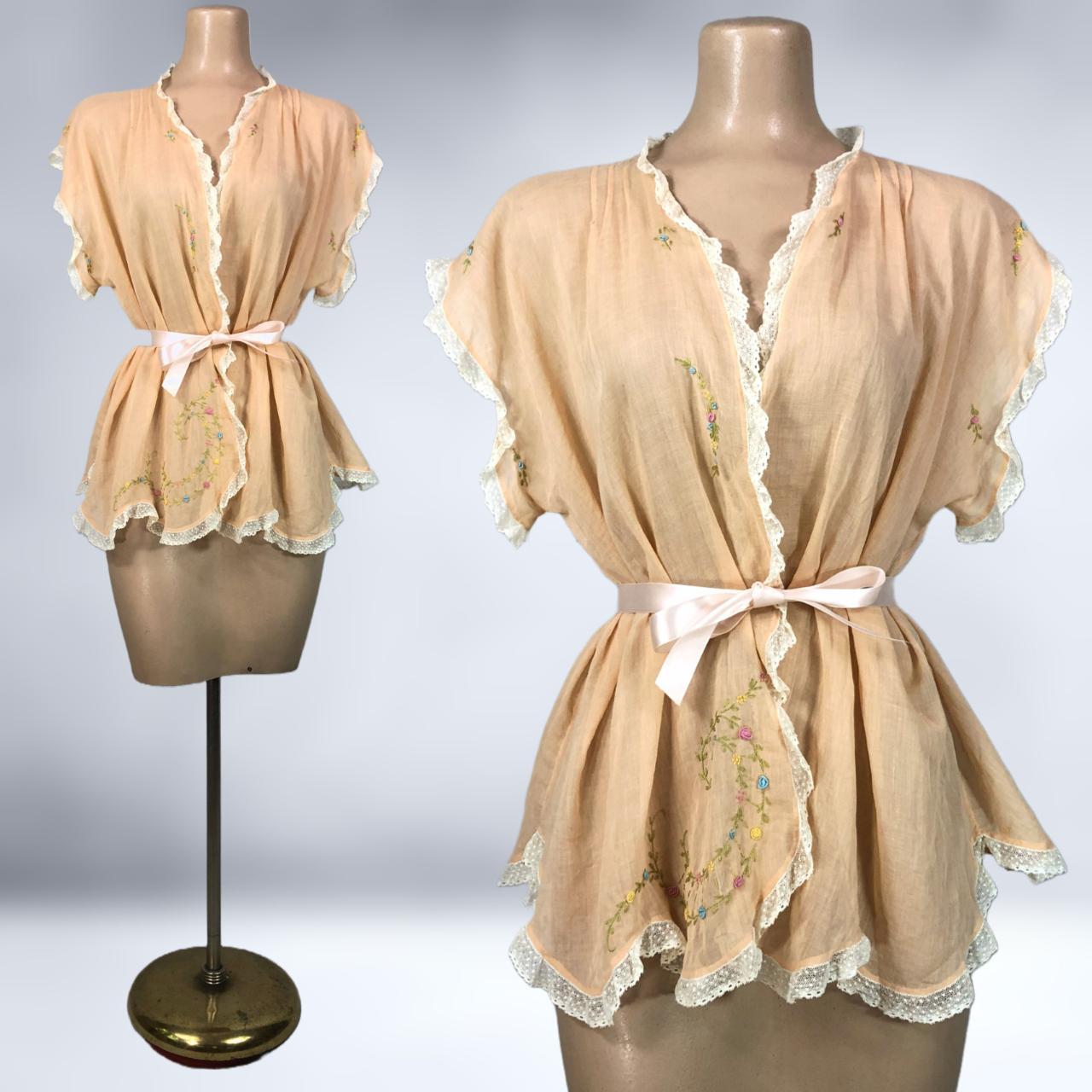 This Is A Truly Beautiful Vintage 1920 S Bed Jacket Depop   P0 