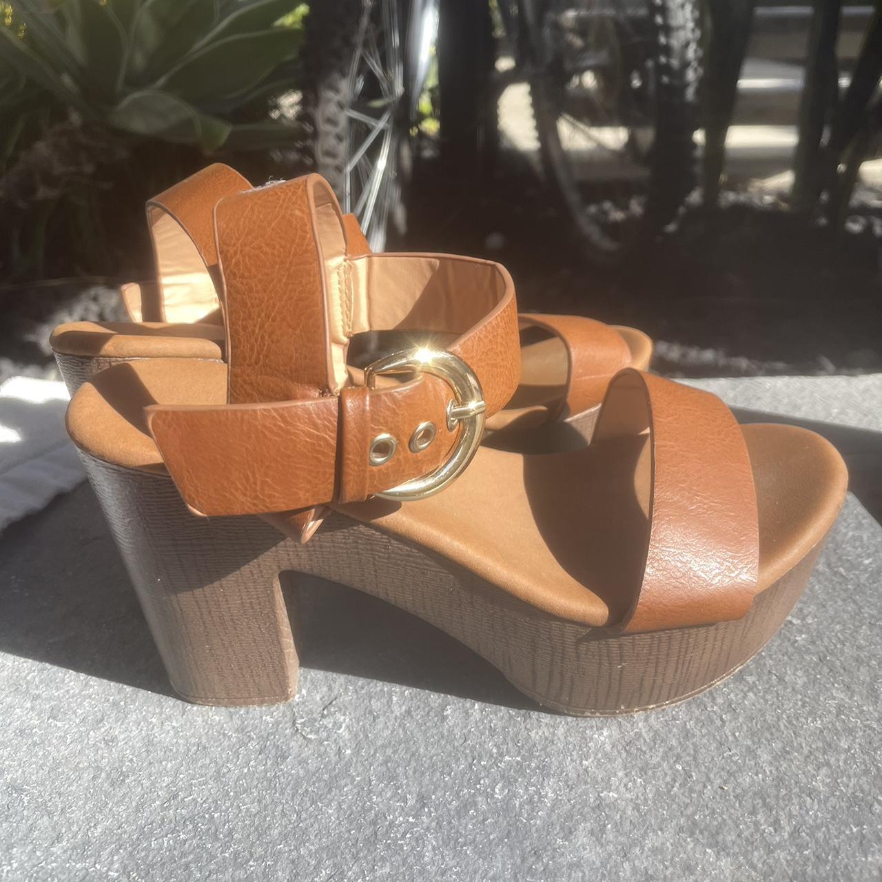 brown/tan sandal heels - size 6 but fits 7 (im a 7) - Depop