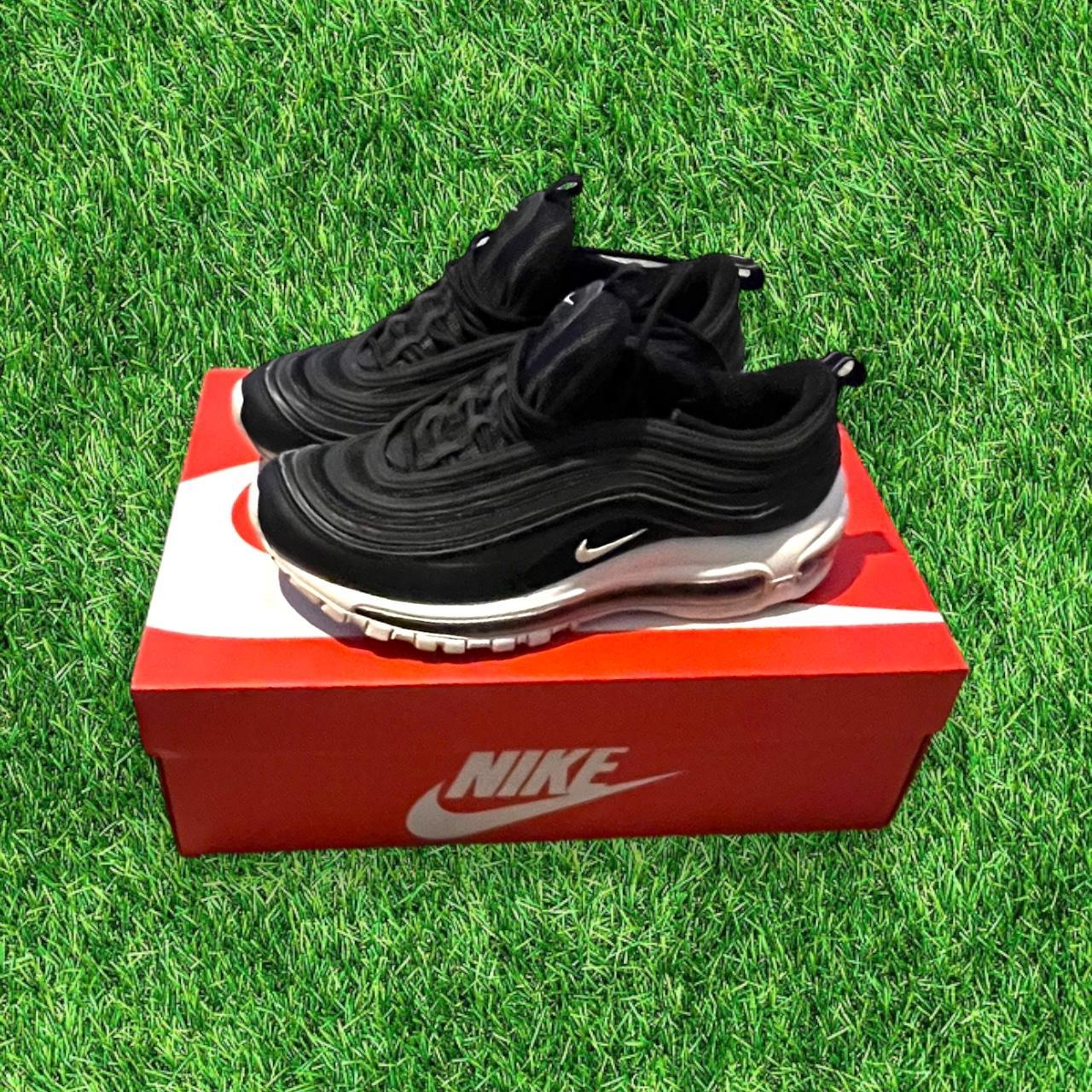 Black and white on sale air max 97s