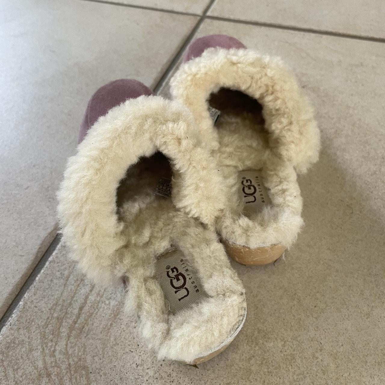 Pink best sale ugg clogs