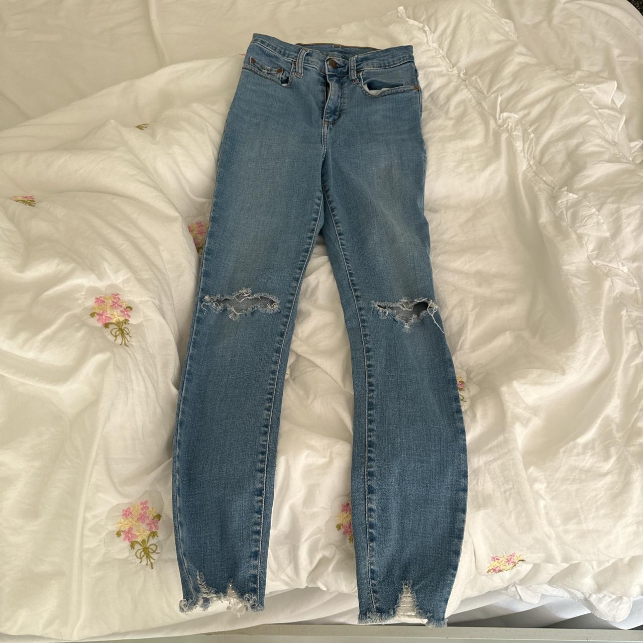 size 27 skinny jeans fits more like 26 - Depop