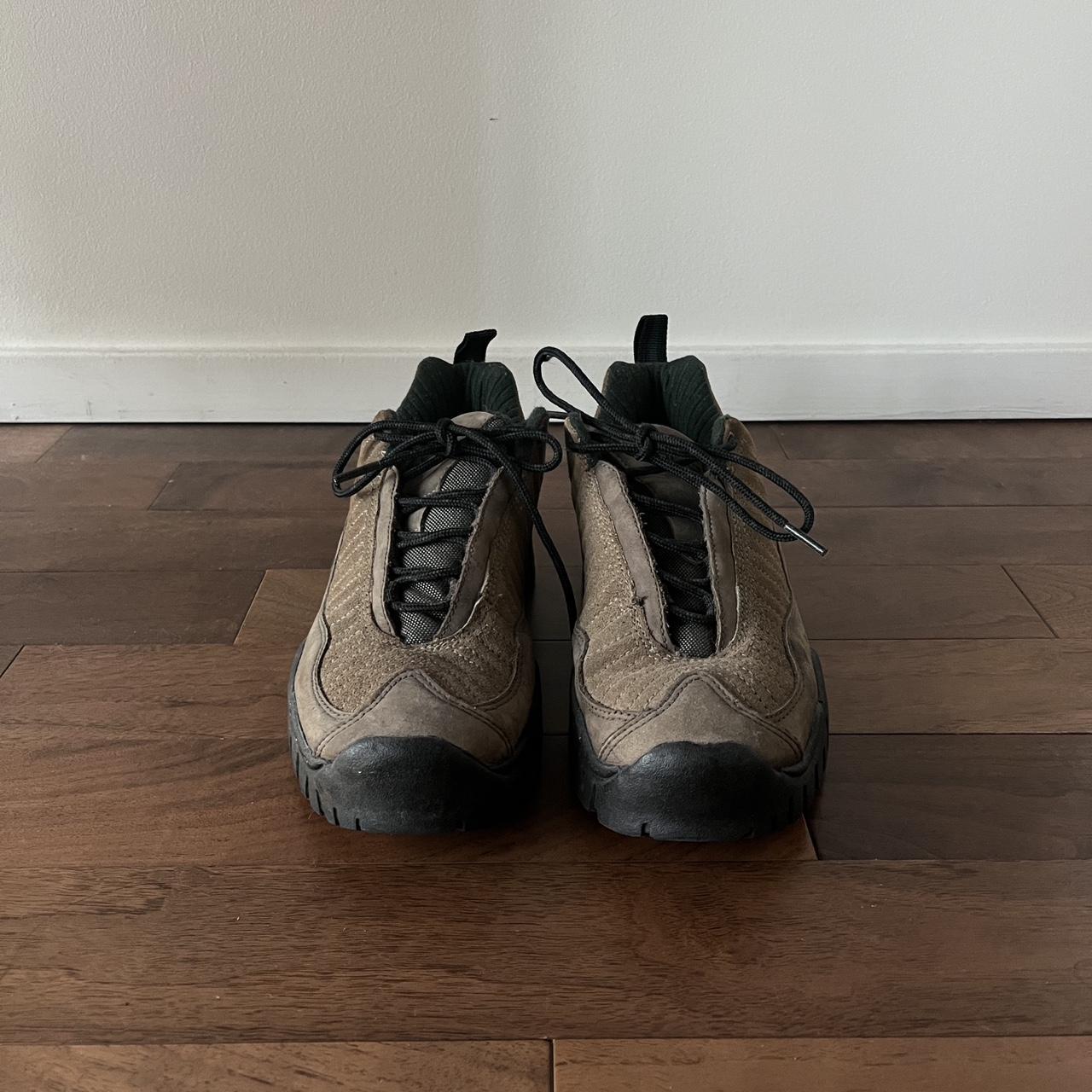 acg hiking shoe