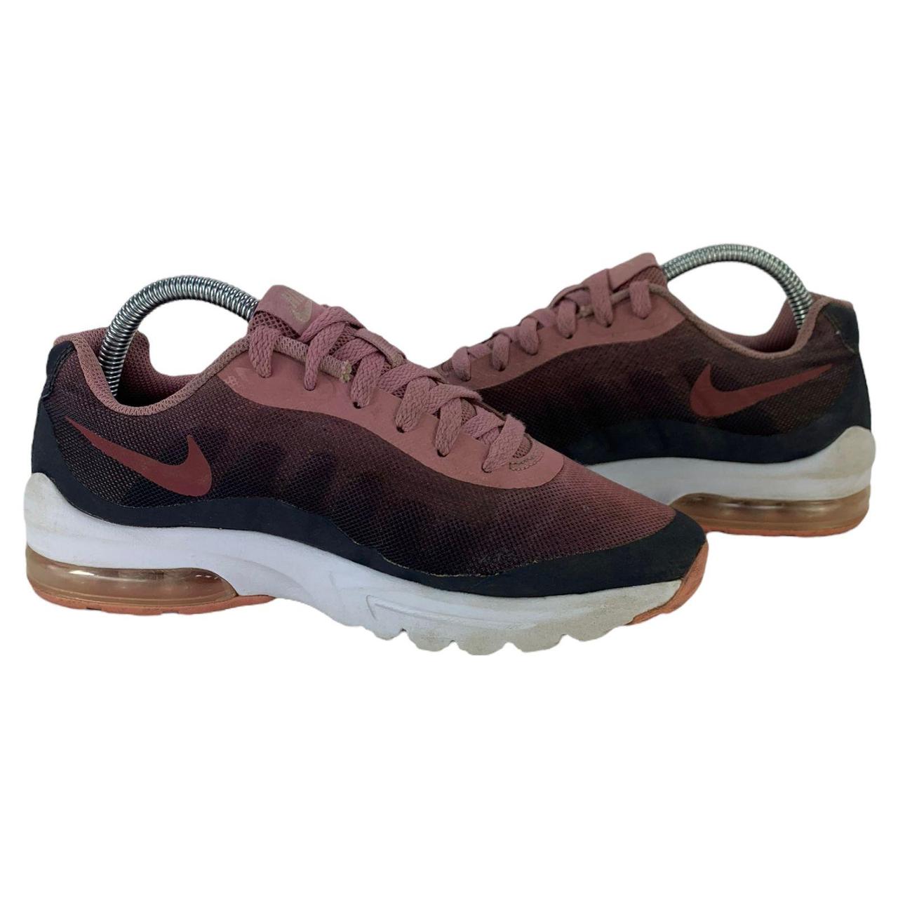 Dusky pink 2024 nike trainers