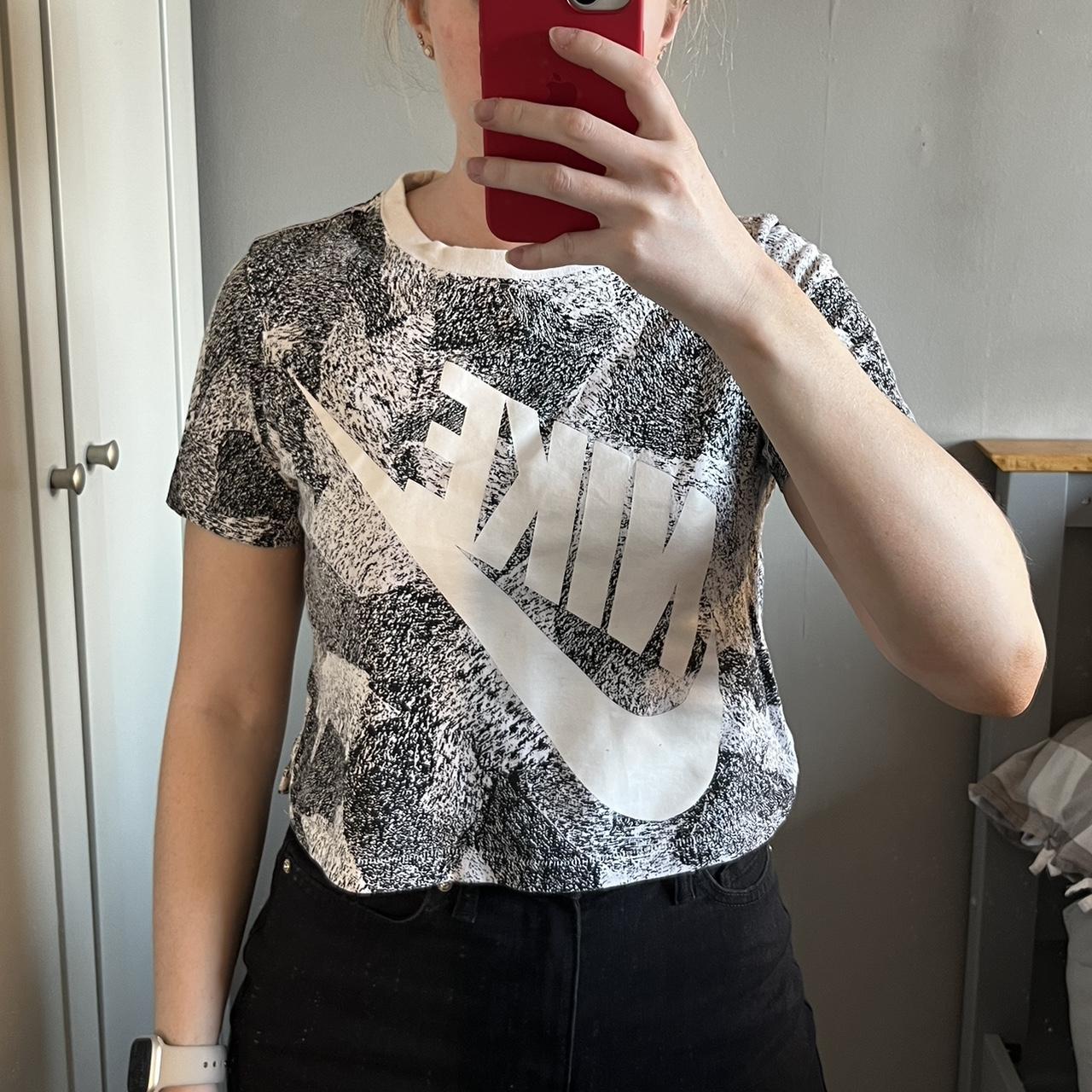 cropped fitness nike