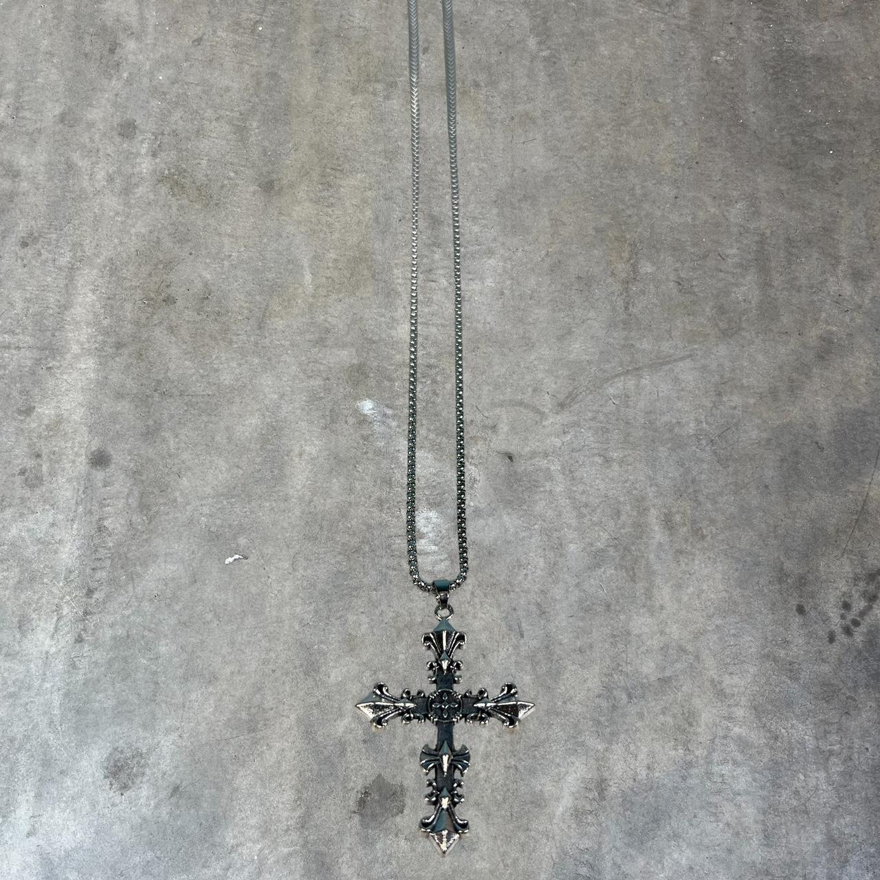 アクセサリー 00s archive cross necklace Essential Y2K / 2000s Goth Cross Chain Necklace  | Depop