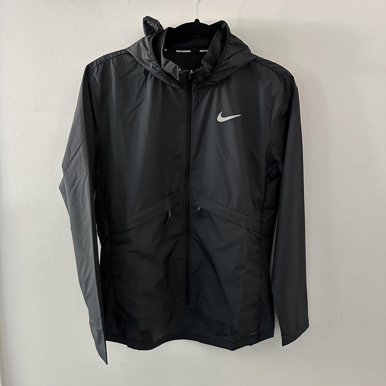 Nike women's essential packable outlet running rain jacket black