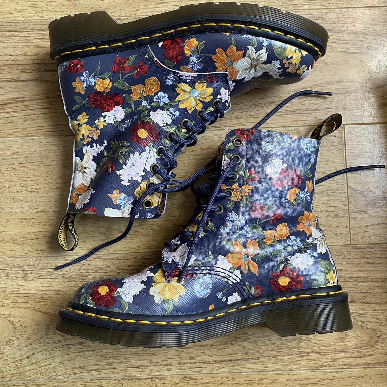 The prettiest floral dr martens ever! Unique Depop