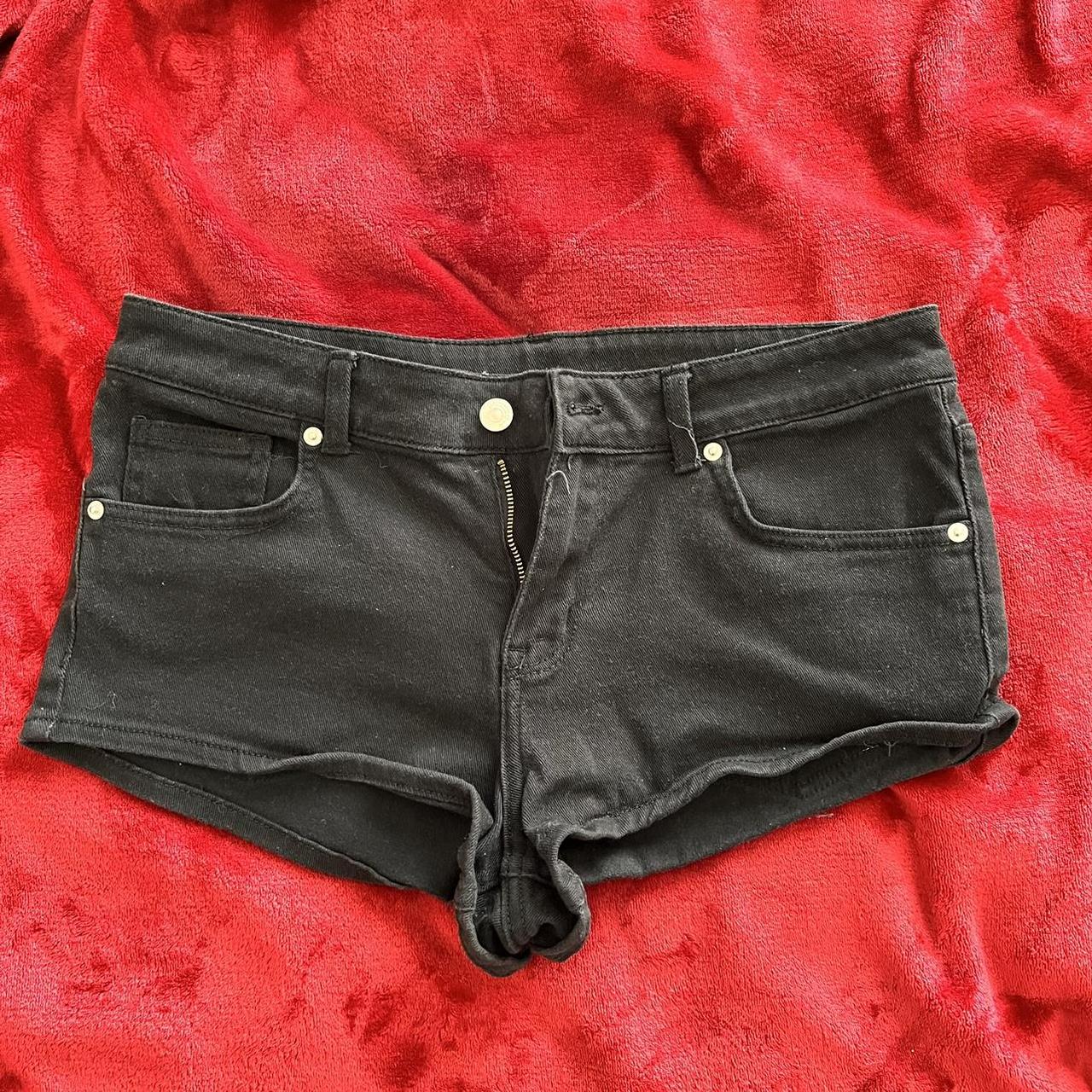 H&M Women's Black Shorts Depop