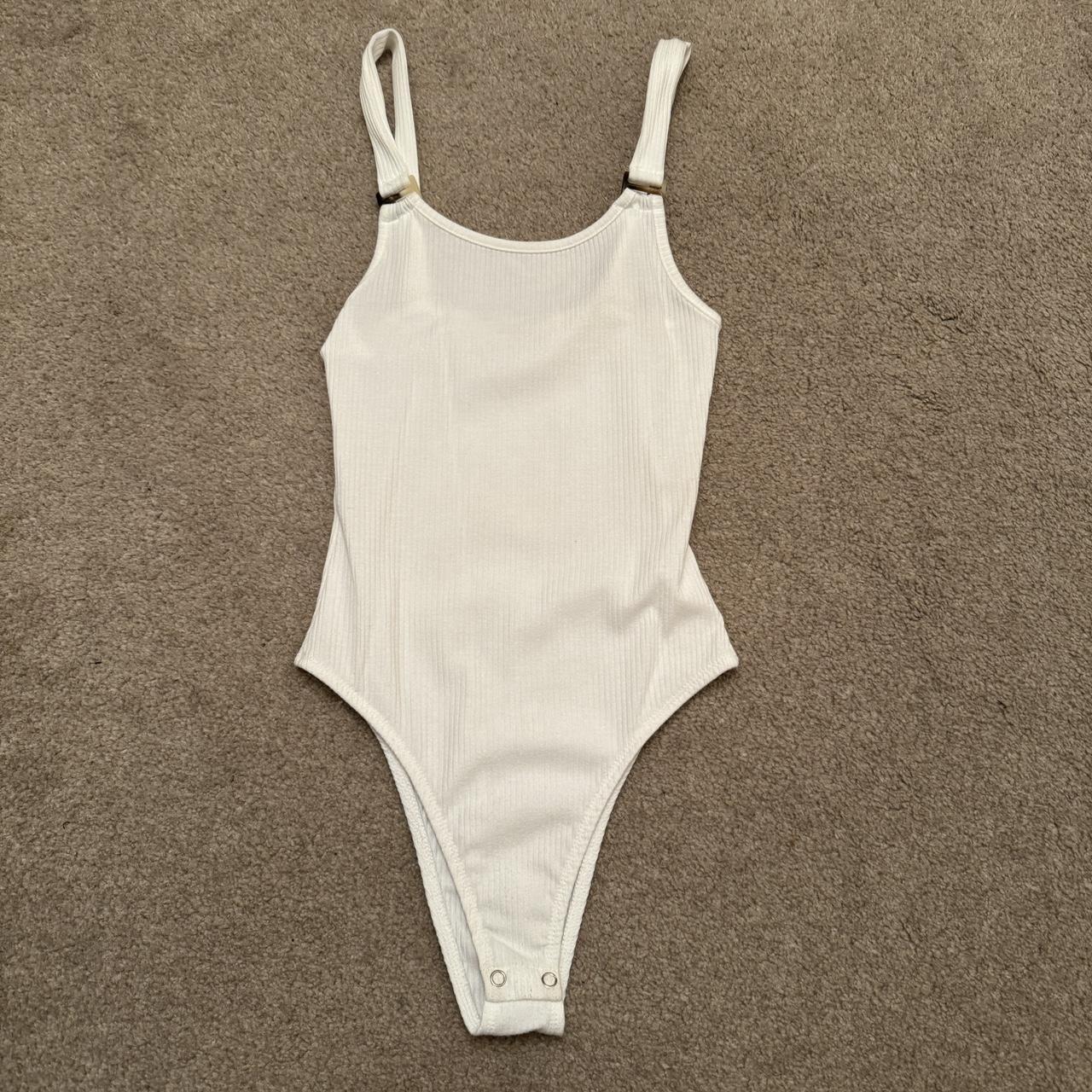 White ribbed bodysuit I’m size 4/6 and 5’1 for... - Depop