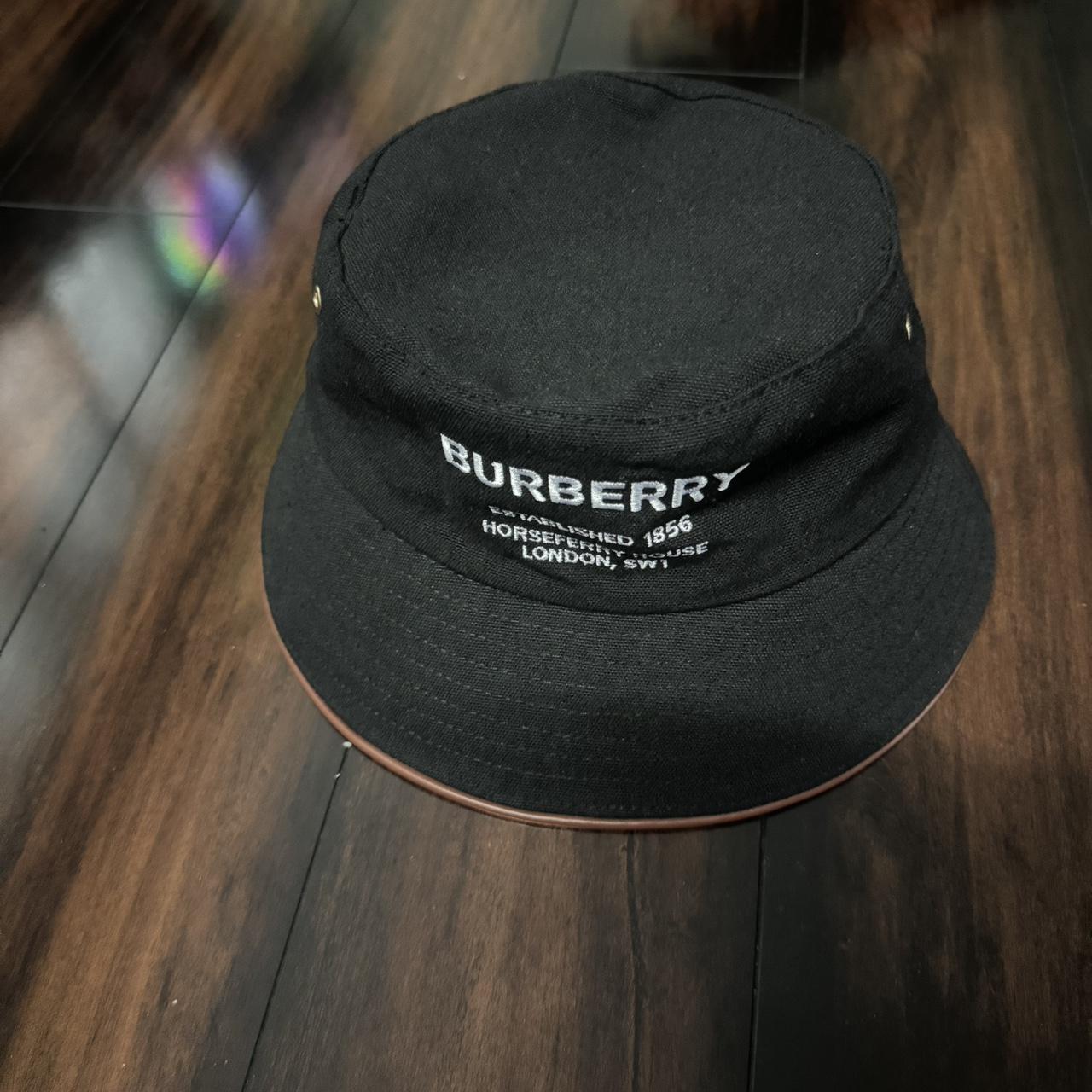 Black burberry-bucket-hat - Depop