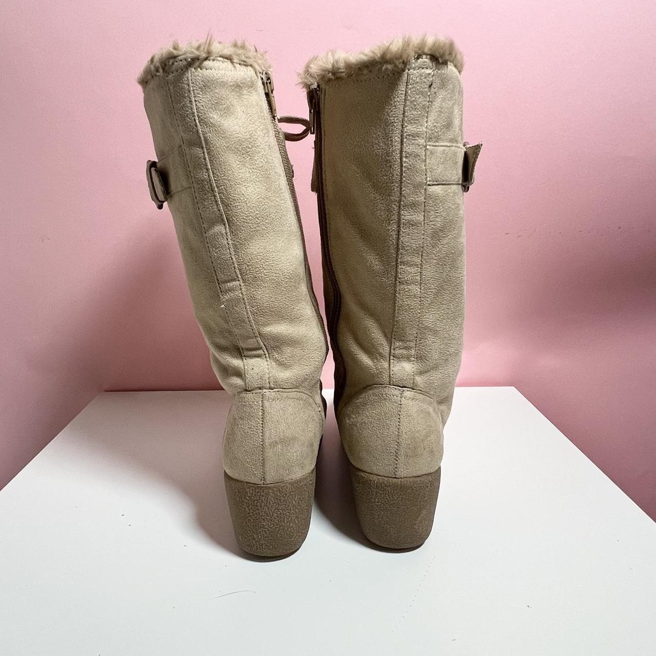 Vintage Y2K 2000s mcbling tan platform winter boots... - Depop