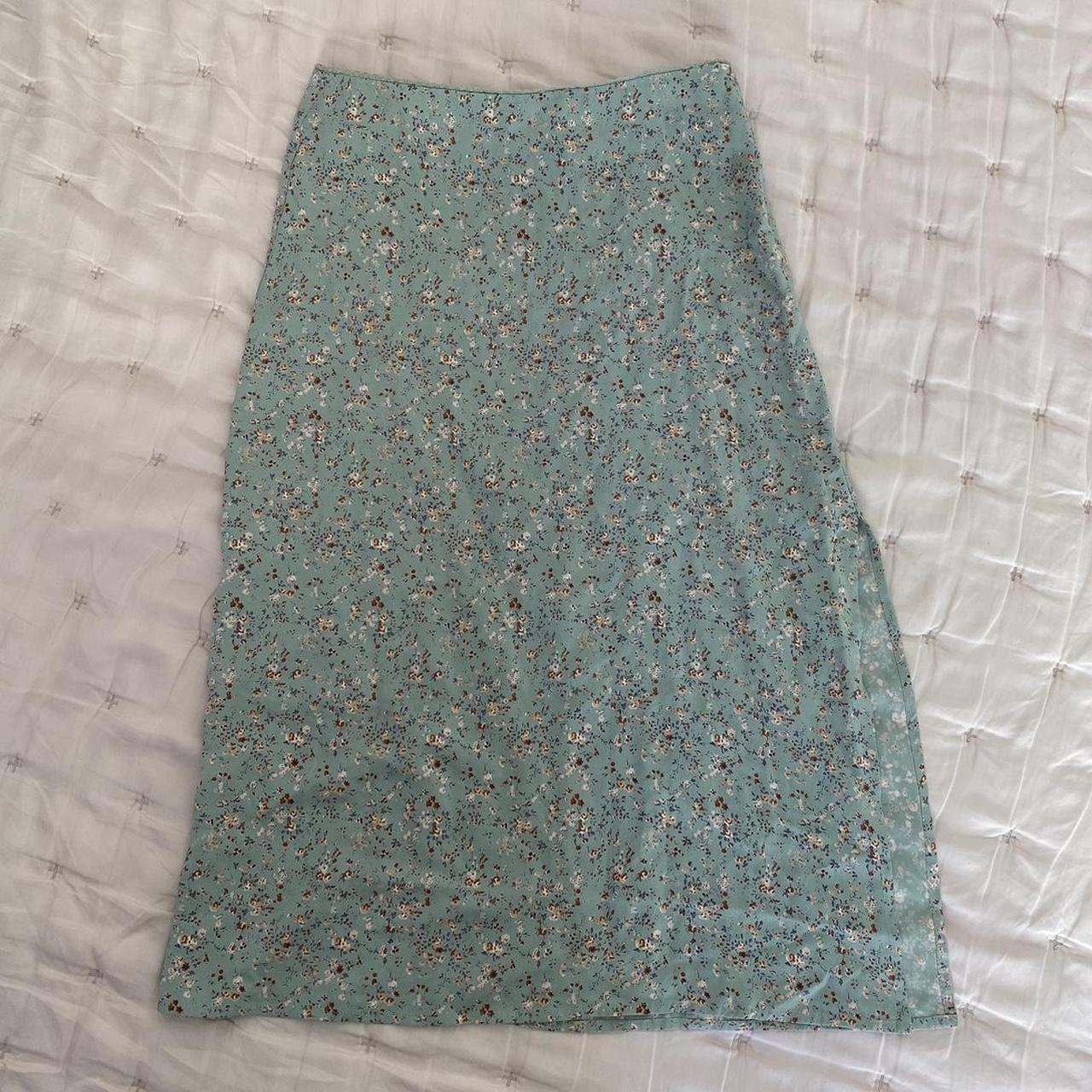 Brandy Melville Women's Green and White Skirt | Depop