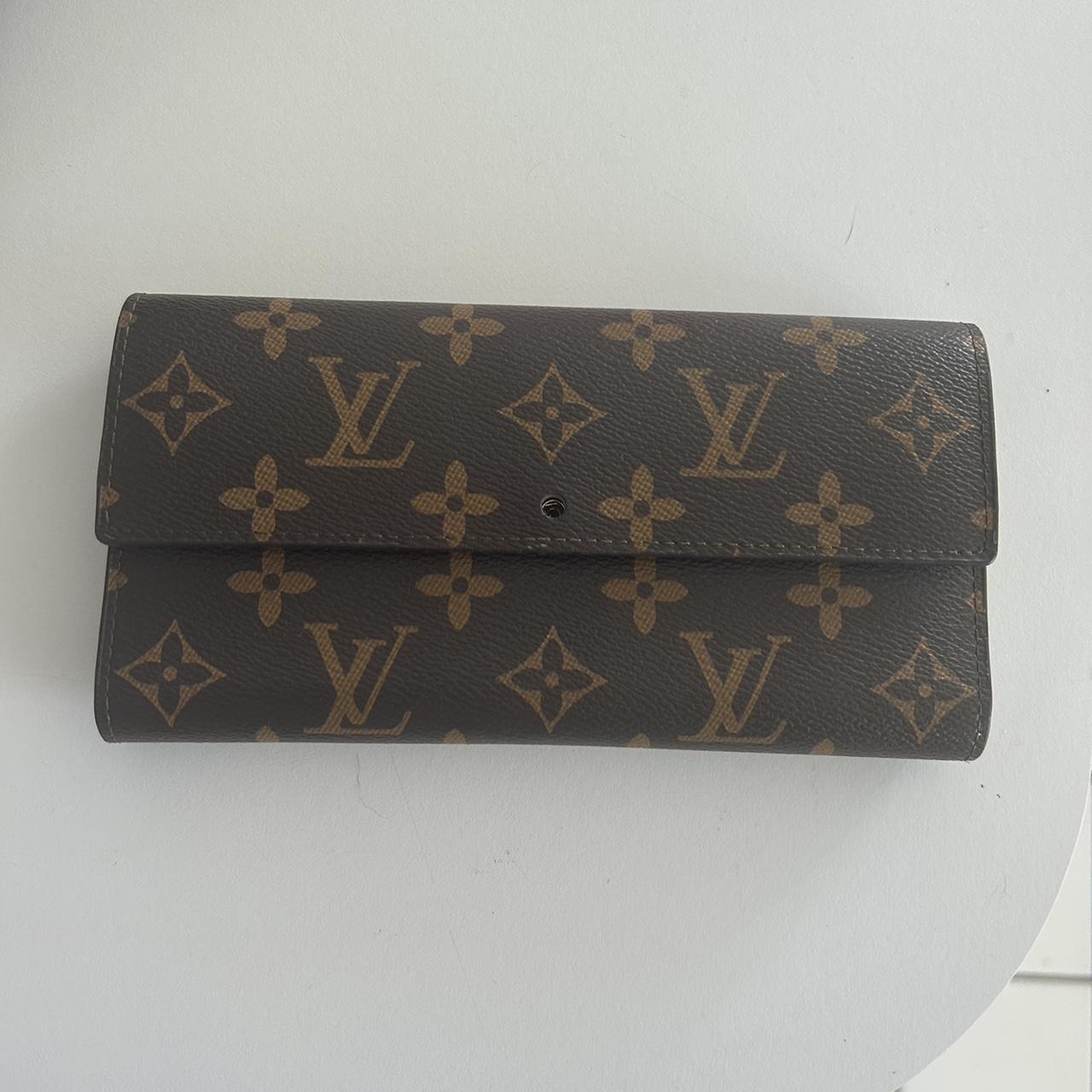 louis Vuitton wallet it stays closed but its missing - Depop
