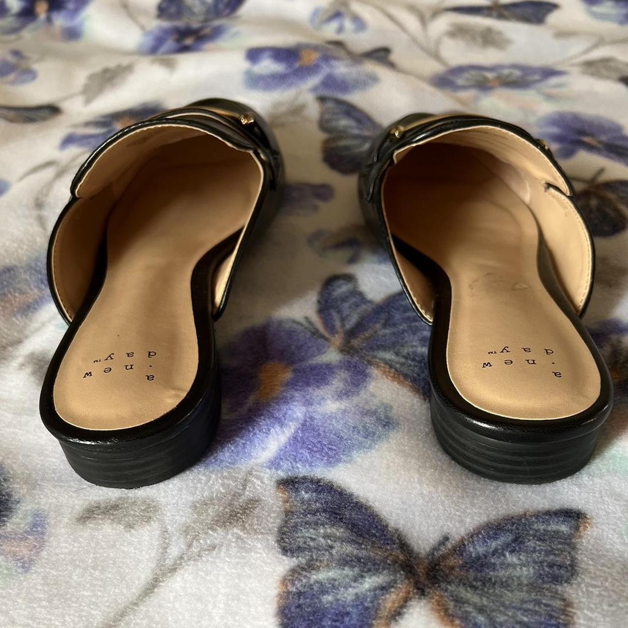 Women's Black and Gold Loafers | Depop