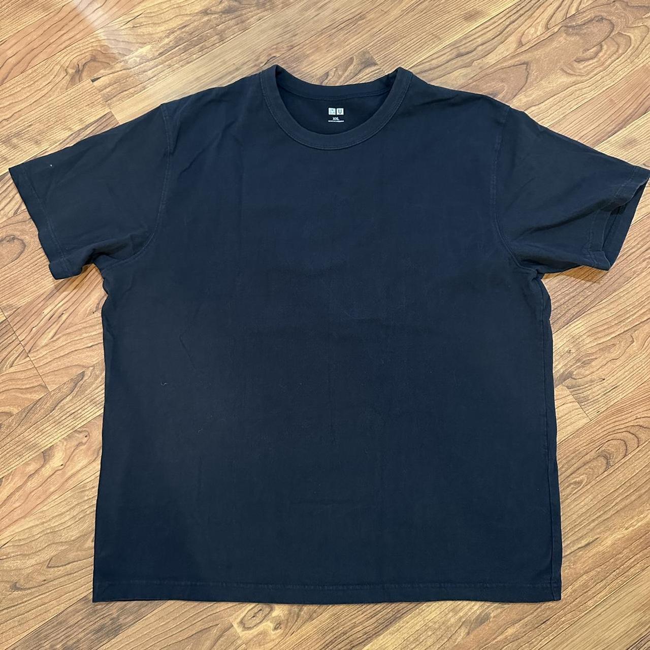 Black Uniqlo U shirt in a men’s XXL Measurements... - Depop