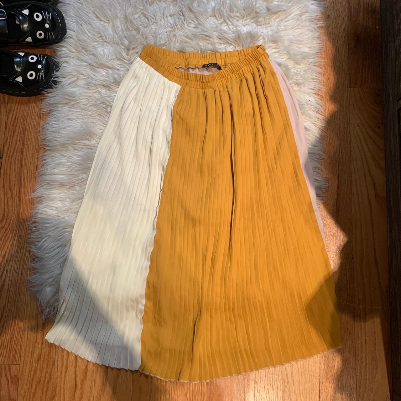 Tan discount skirt yellow