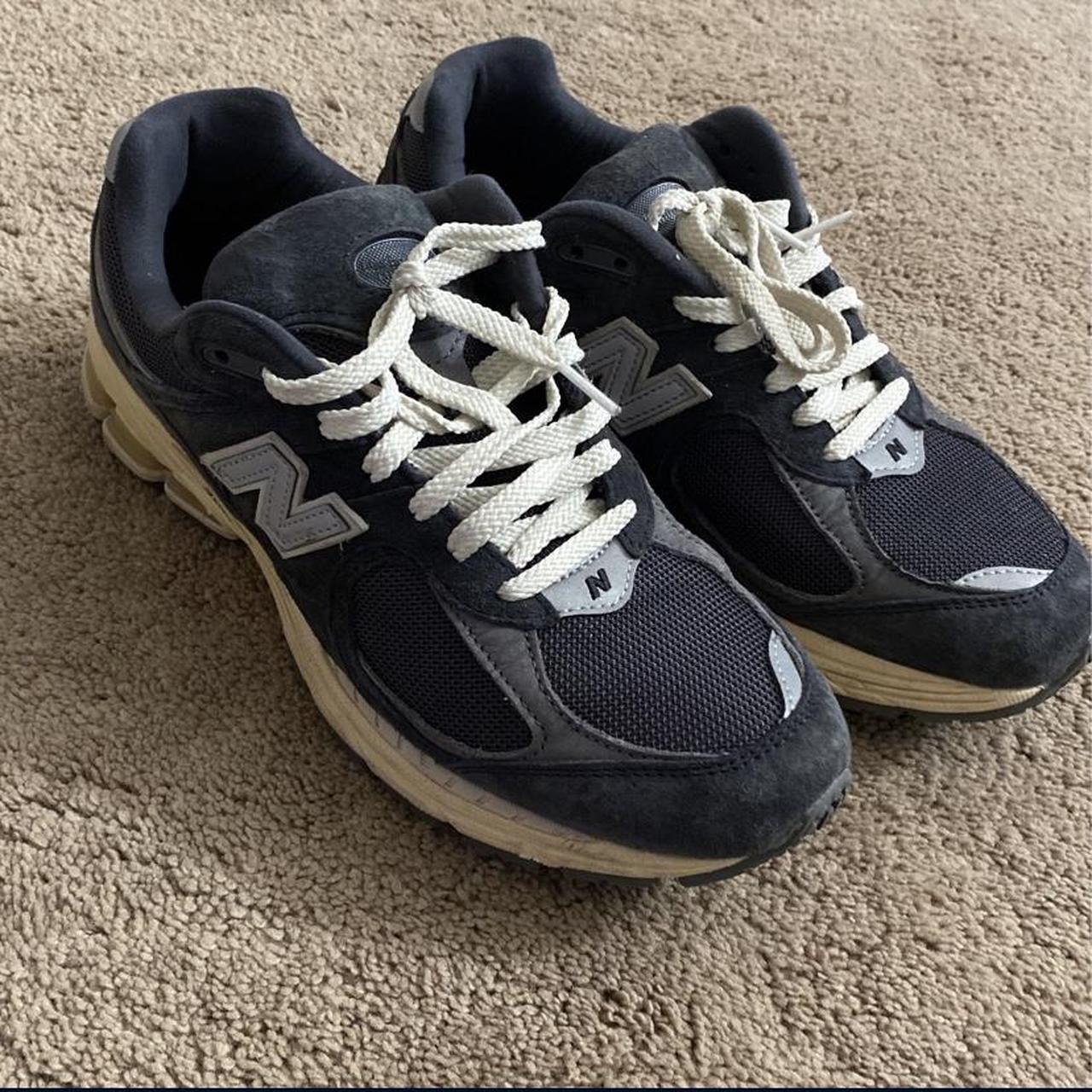 New Balance Men's Grey and Blue Trainers | Depop