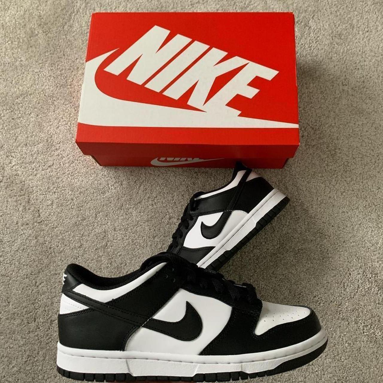 Nike Women's White and Black Trainers | Depop